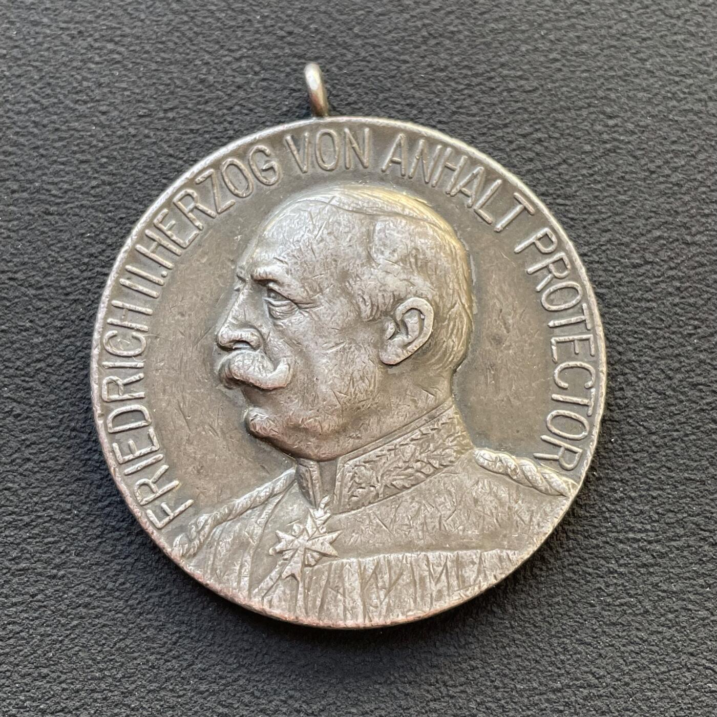 「木头集藏」章牌专场-第65场 1910年德国萨克森州贝恩堡第25届邦际射击锦标赛银章，直径：40.4mm，25.1 g。