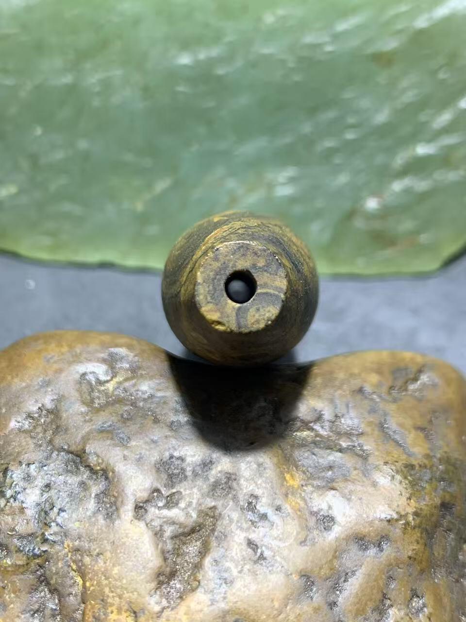 天然精美亚光九眼页岩8字天眼纹天珠一个