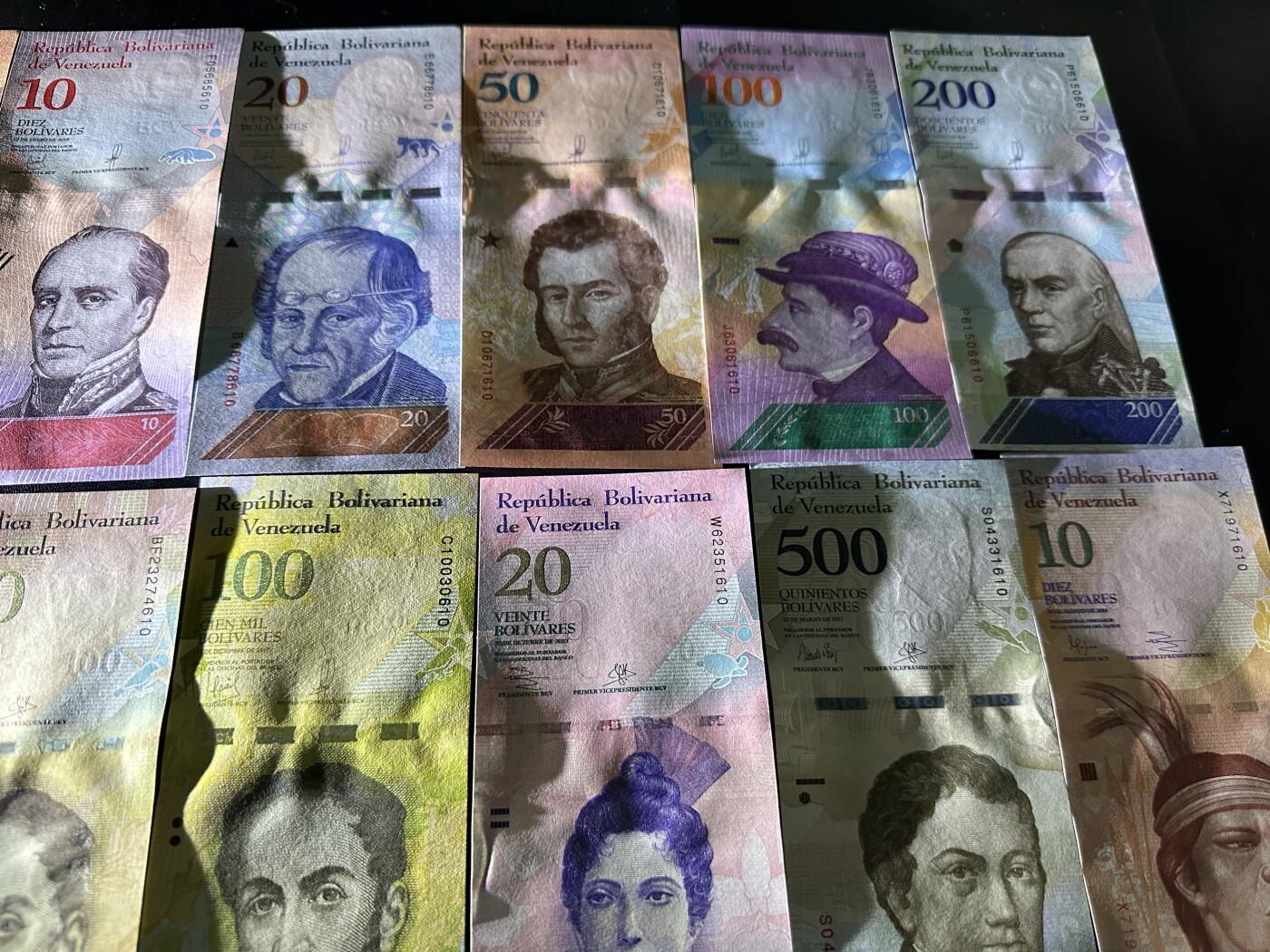 《外钞收藏家》第五百九十八期（2026年新年第一场）（本平台长期征集拍品、欢迎藏友们联系合作） 委内瑞拉玻利瓦尔几个版本纸币21张一起 全新UNC