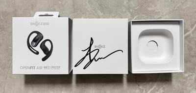 零元拍：李现亲笔签名韶音OPENFIT AIR玄武黑空气传导蓝牙耳机外盒，韶音抽奖那款。愿你继续带着热爱奔赴山海，每段征途都有音乐与掌声相伴。 - 零元拍：李现亲笔签名韶音OPENFIT AIR玄武黑空气传导蓝牙耳机外盒，韶音抽奖那款。愿你继续带着热爱奔赴山海，每段征途都有音乐与掌声相伴。