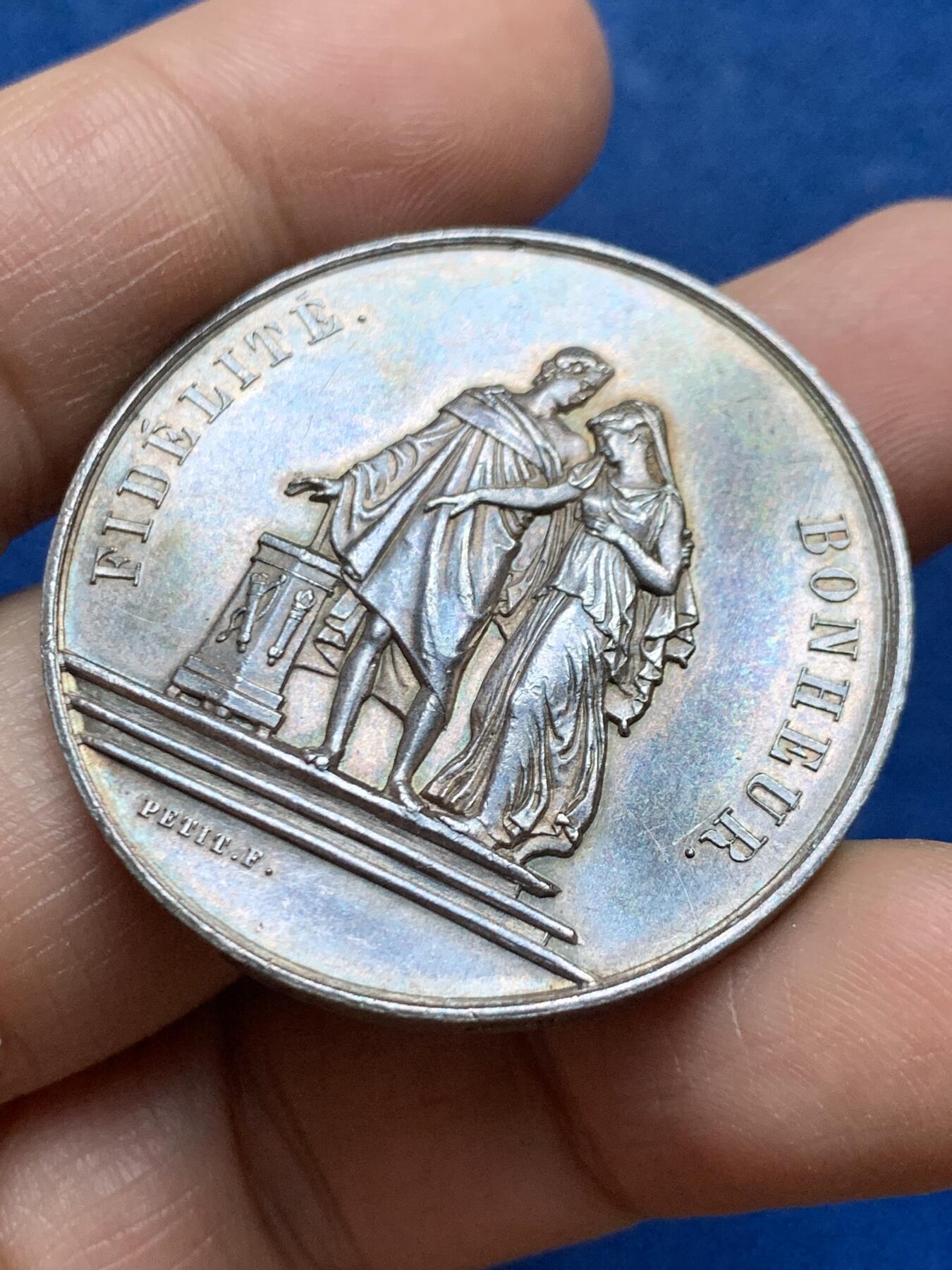 《竞宝斋》第453场 周日，周一 2场连拍 （全场包邮，欢迎送拍） 法国婚姻与爱情纪念银章 背面花体字漂亮 1881 丰饶角银标 24.4克 39.2mm