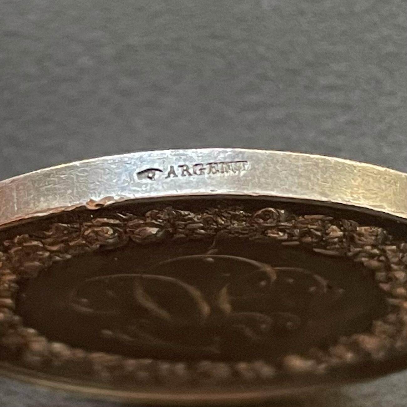 「木头集藏」章牌专场-第65场 1857年法国婚礼纪念银章，直径：33.5 mm，16 g，边铭：手指 ARGENT （1845-1860）。