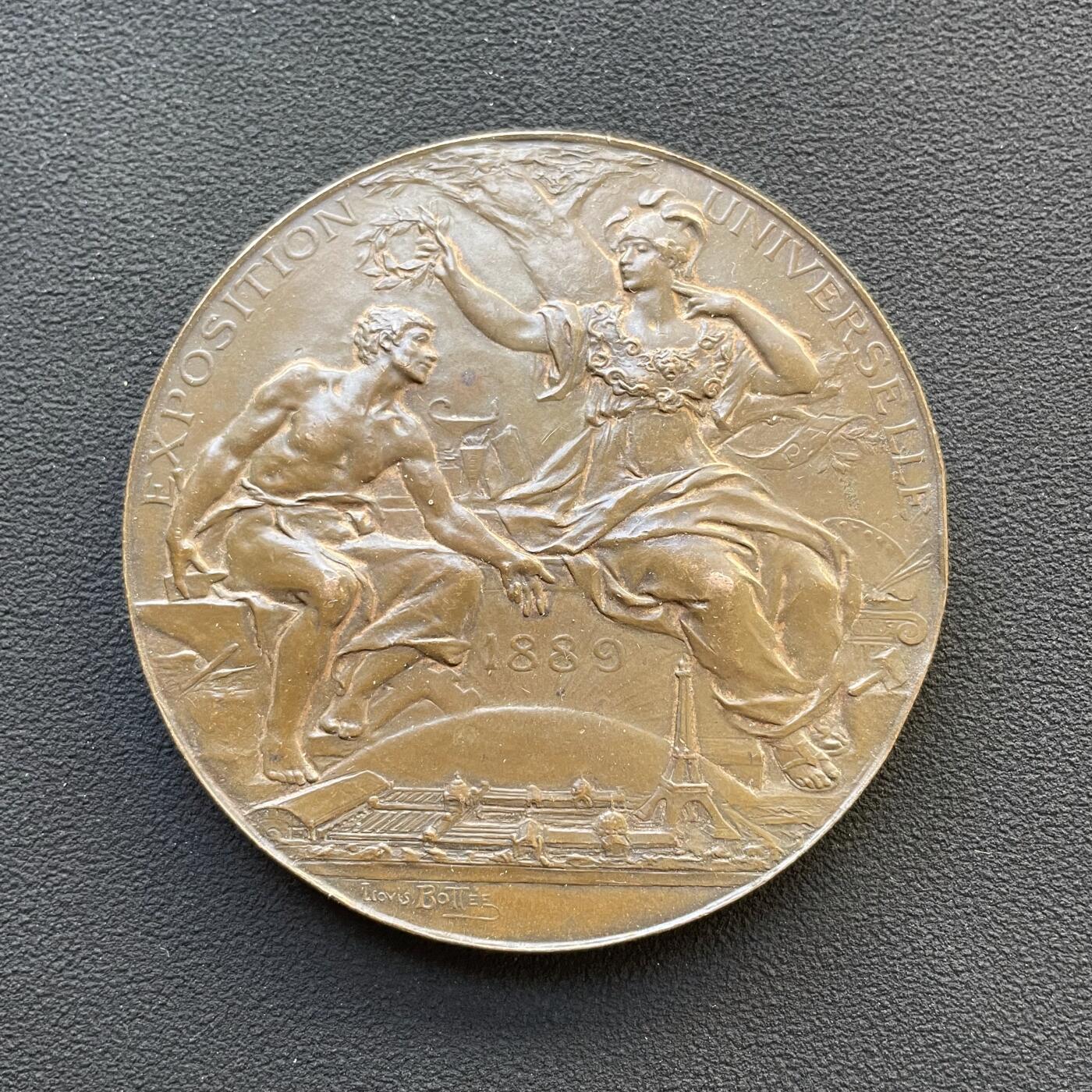 「木头集藏」章牌专场-第65场 L.Bottee～1889年法国巴黎世博会大铜章  直径：63 mm，103 g，边铭：丰饶角 BRONZE。