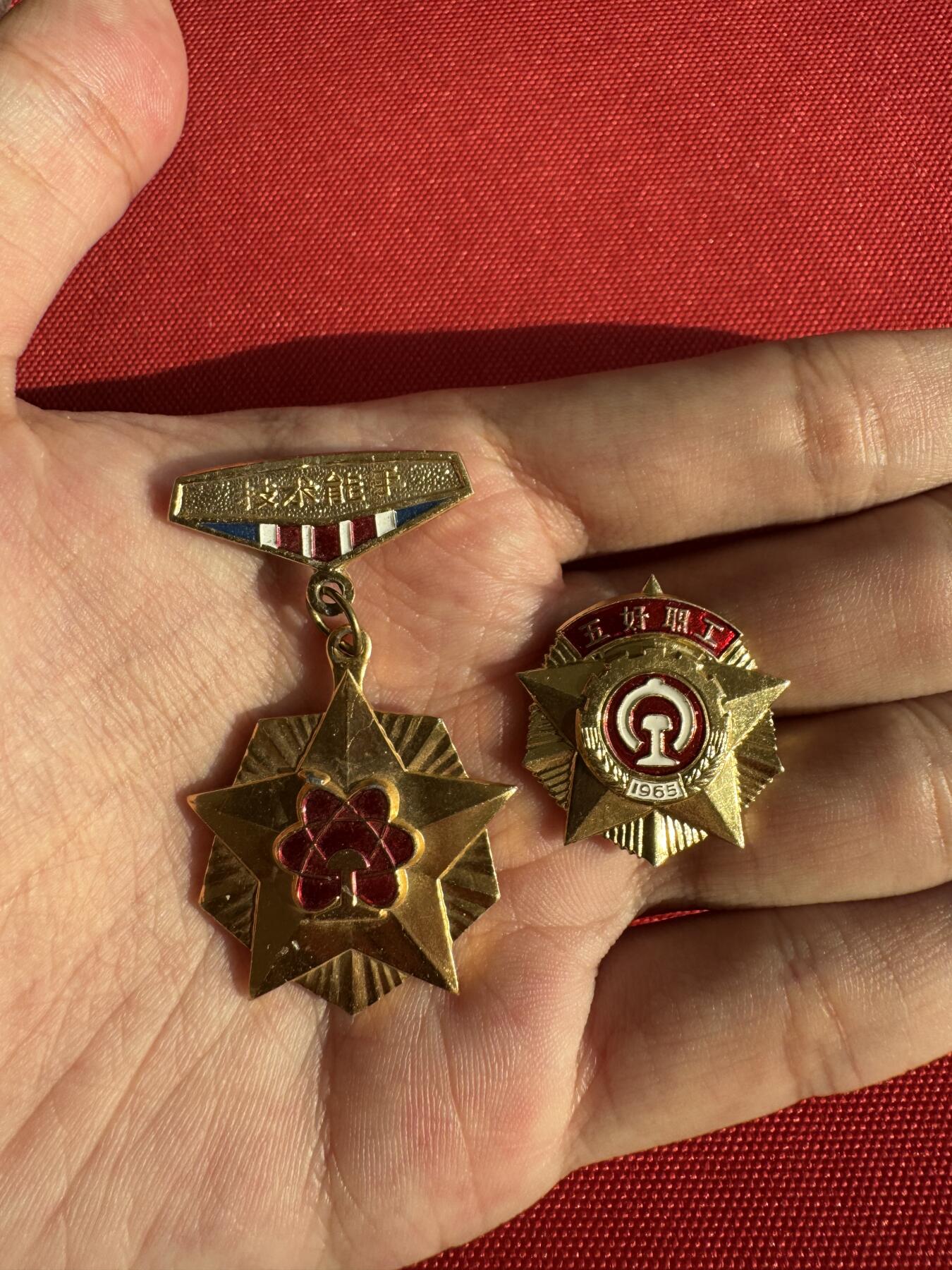 五哥徽章群   30号周二晚上八点4群联拍