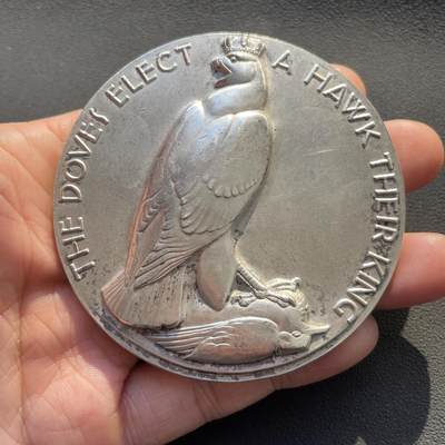 「木头集藏」章牌专场-第65场 - 1940年美国奖章协会《伊索寓言》大铜章，直径：73mm，230.8g，一面刻画伊索寓言《鸽子选鹰为王》，另一面《狗和影子》，少见铜章。