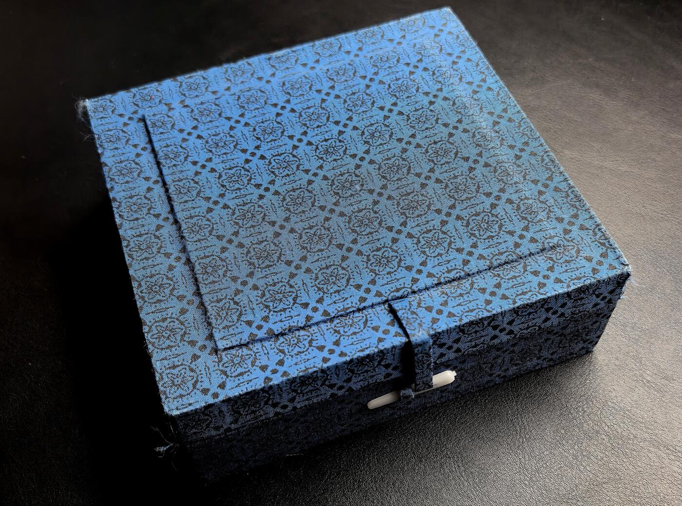 凡希社世界钱币微拍第三百十六期 1988中国熊猫5盎司大银，原厂盒证全品，包装完美。