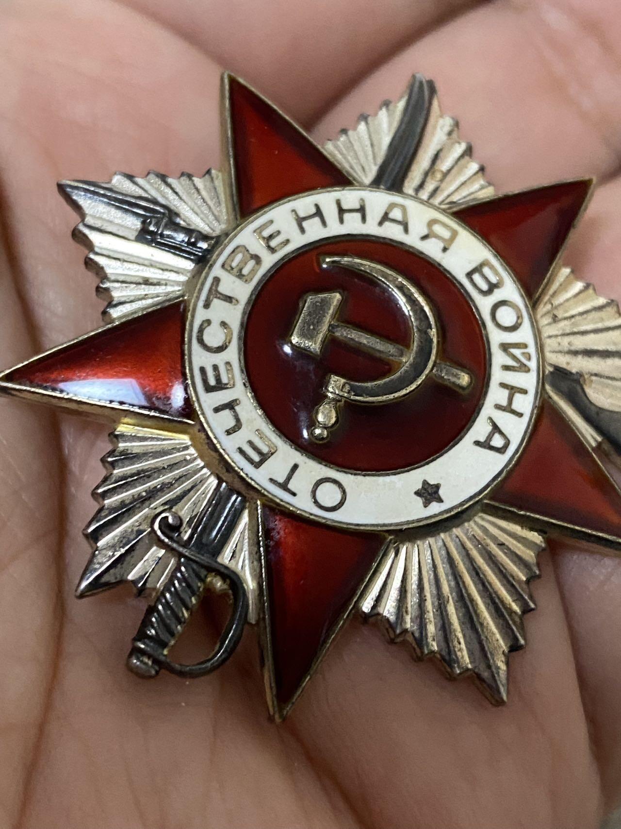 苏联勋章奖章1月5日晚上九点结束在麦稀奇 找不到的加我qq或者微信都是184277308备注苏章拍卖。最好加微信群每次都会通知还有提前可以一口价的 最近会持续拍卖一些东西。