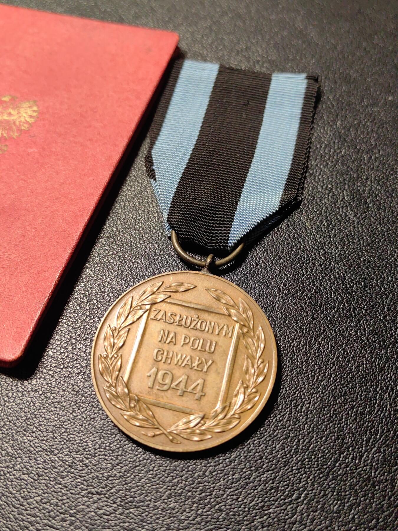 靖甫拍卖新拍第一场 波兰铜级战地光荣奖章带证书