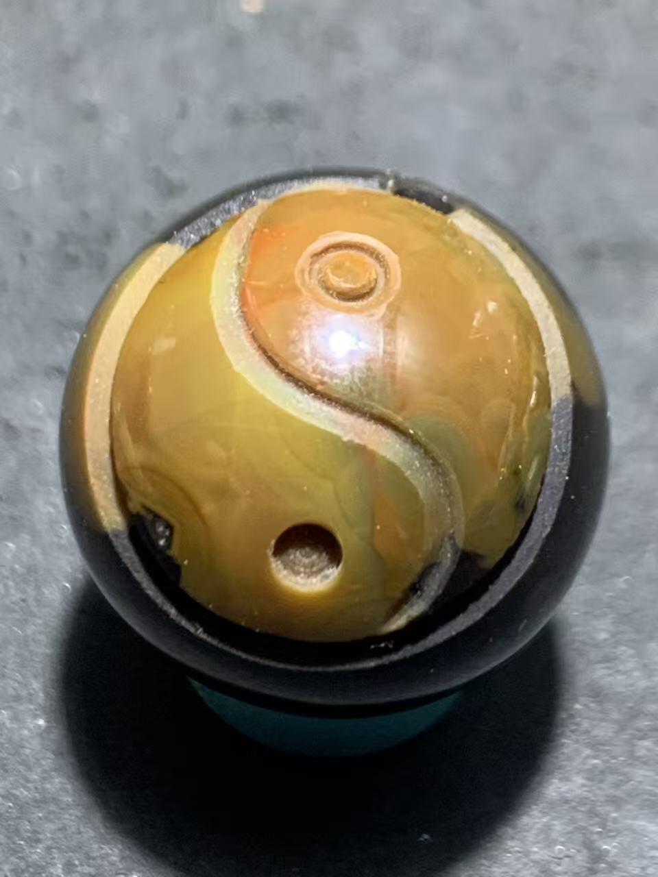 精美8字天眼纹战国红玛瑙手工俏色巧雕太极阴阳鱼圆珠一颗