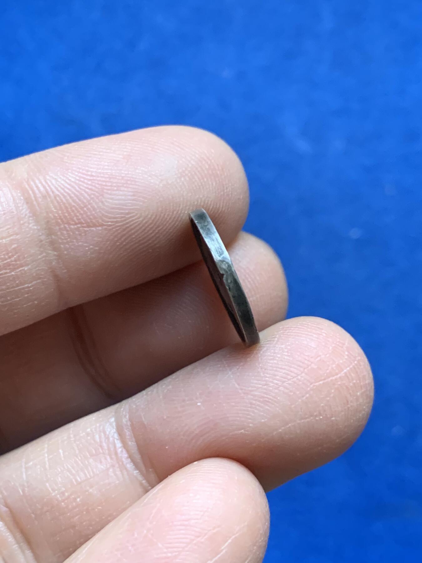 《竞宝斋》第453场 周日，周一 2场连拍 （全场包邮，欢迎送拍） 法国1856年拿破仑四世洗礼纪念银章，正面拿破仑四世，背面拿破仑三世夫妇头像，15.2mm，1.95克，边缘有打磨痕迹，细节见图。