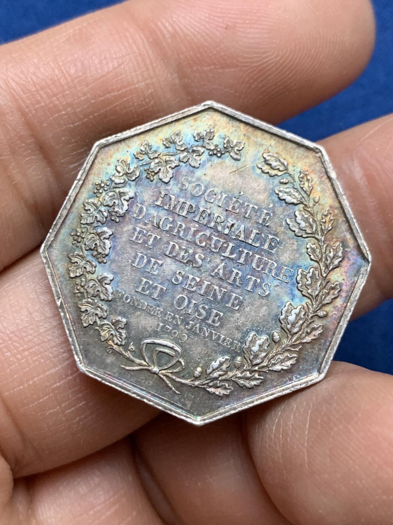 《竞宝斋》第453场 周日，周一 2场连拍 （全场包邮，欢迎送拍） 法国凡尔赛皇家农业、园艺、渔业和狩猎公司八角银质代币，11.67g，29mm，蜜蜂银标。