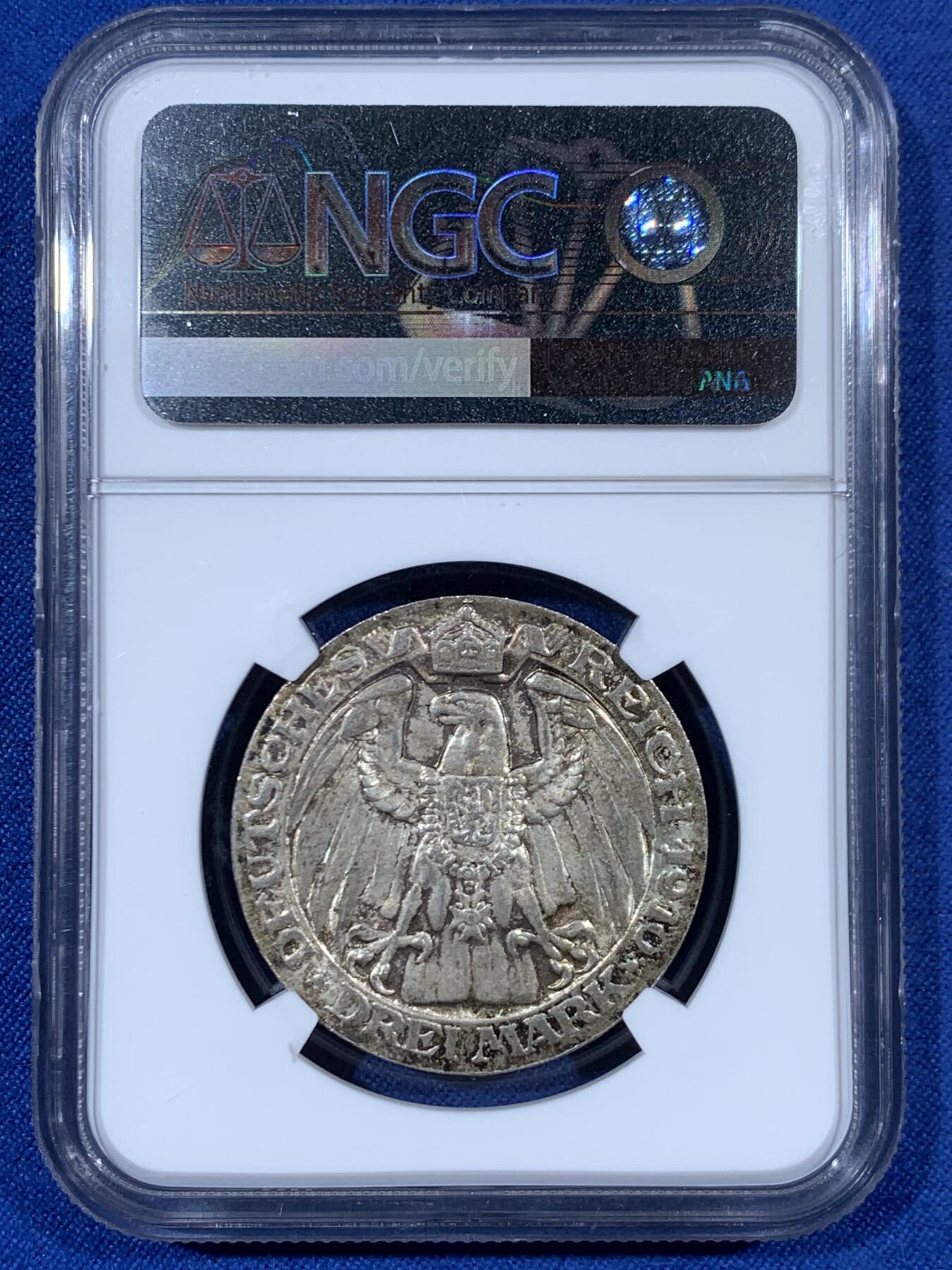 《竞宝斋》第453场 周日，周一 2场连拍 （全场包邮，欢迎送拍） NGC MS64 德国普鲁士王国1910年柏林大学建成一百周年3马克银币，原汁原味，包浆醇厚浓郁，味道绝，极美老包浆。