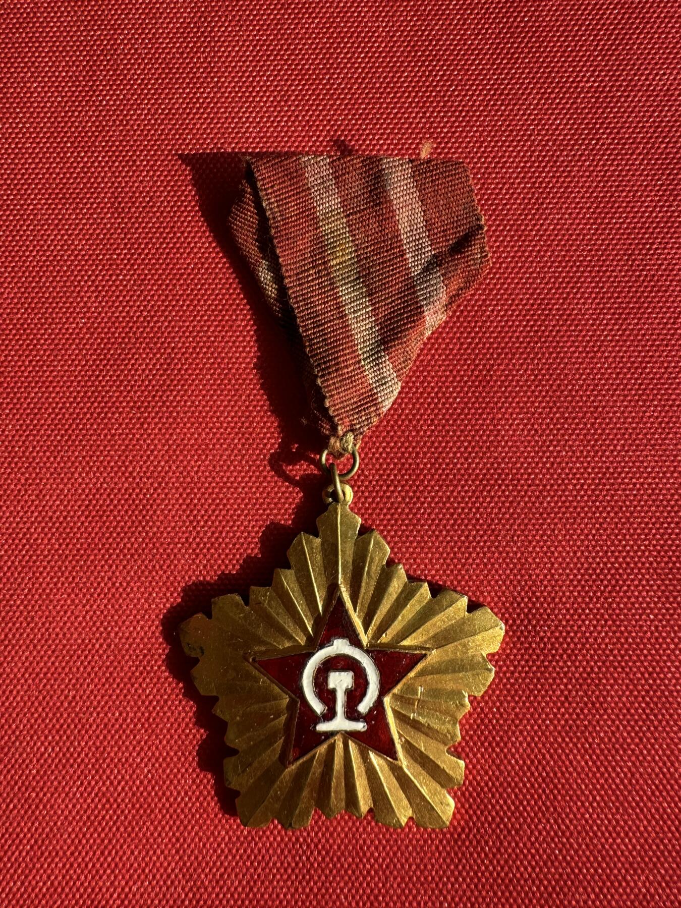 五哥徽章群   30号周二晚上八点4群联拍 铜章