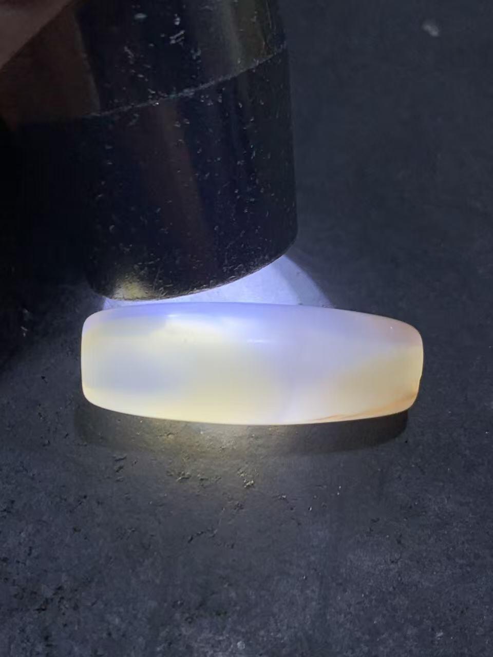 高玉化冻料巴西玛瑙通货桶珠一颗，，