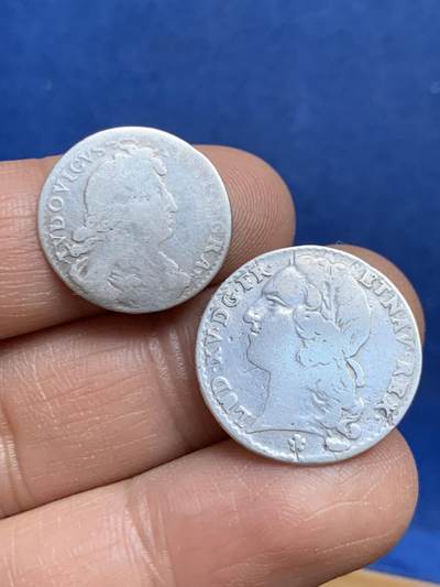 《竞宝斋》第453场 周日，周一 2场连拍 （全场包邮，欢迎送拍） - 两枚一组 法国路易十四和路易十五小银币 总重约3.85克