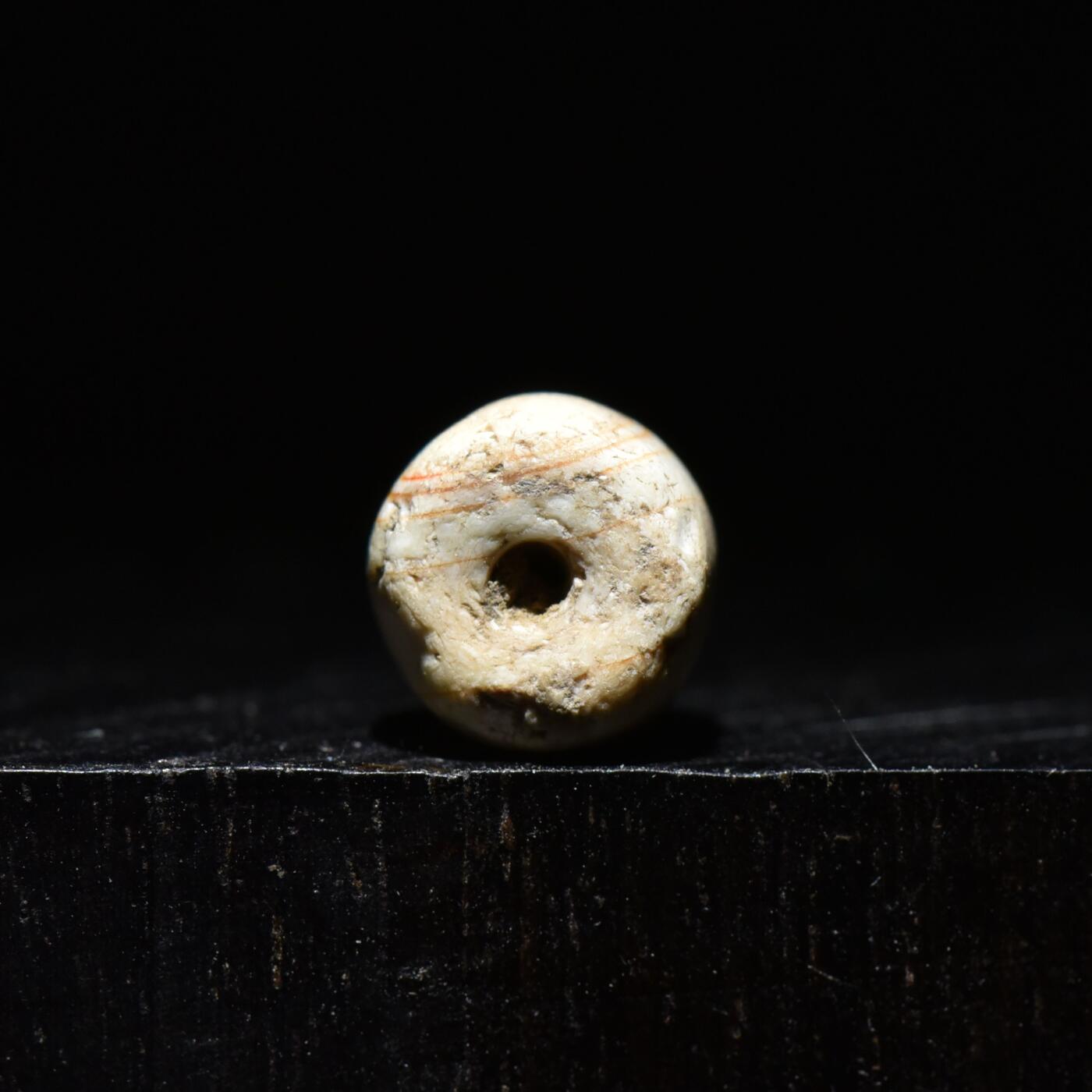 【良泉】第45期【直播场】1月15日晚19.30点开拍！ 208组，西方古代钱币、丝路古珠杂项专场 公元前后【西亚】红色缠丝玛瑙珠，满灰皮