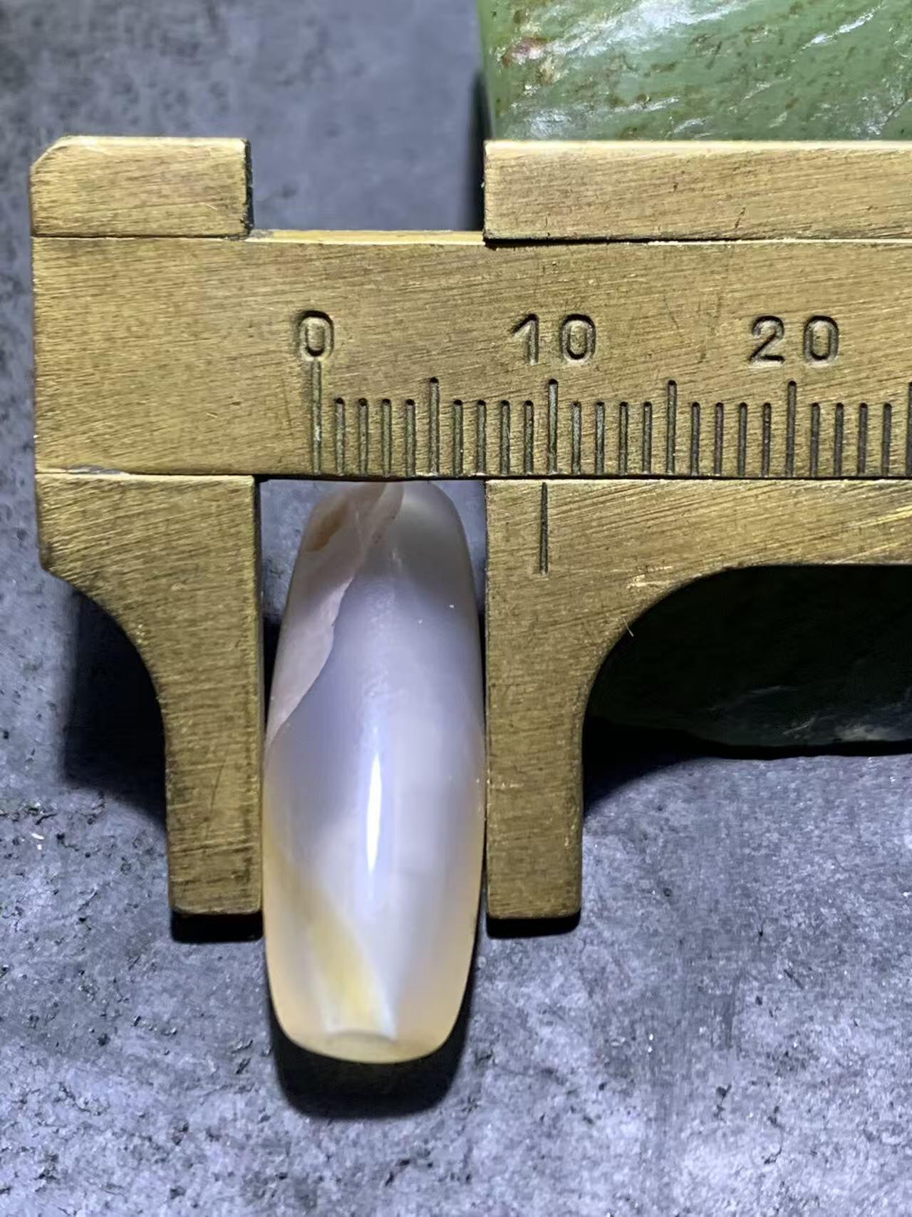 高玉化冻料巴西玛瑙通货桶珠一颗，，