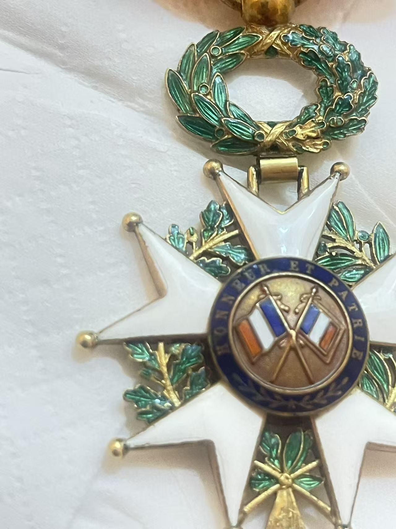 苏联勋章奖章1月5日晚上九点结束在麦稀奇 找不到的加我qq或者微信都是184277308备注苏章拍卖。最好加微信群每次都会通知还有提前可以一口价的 最近会持续拍卖一些东西。