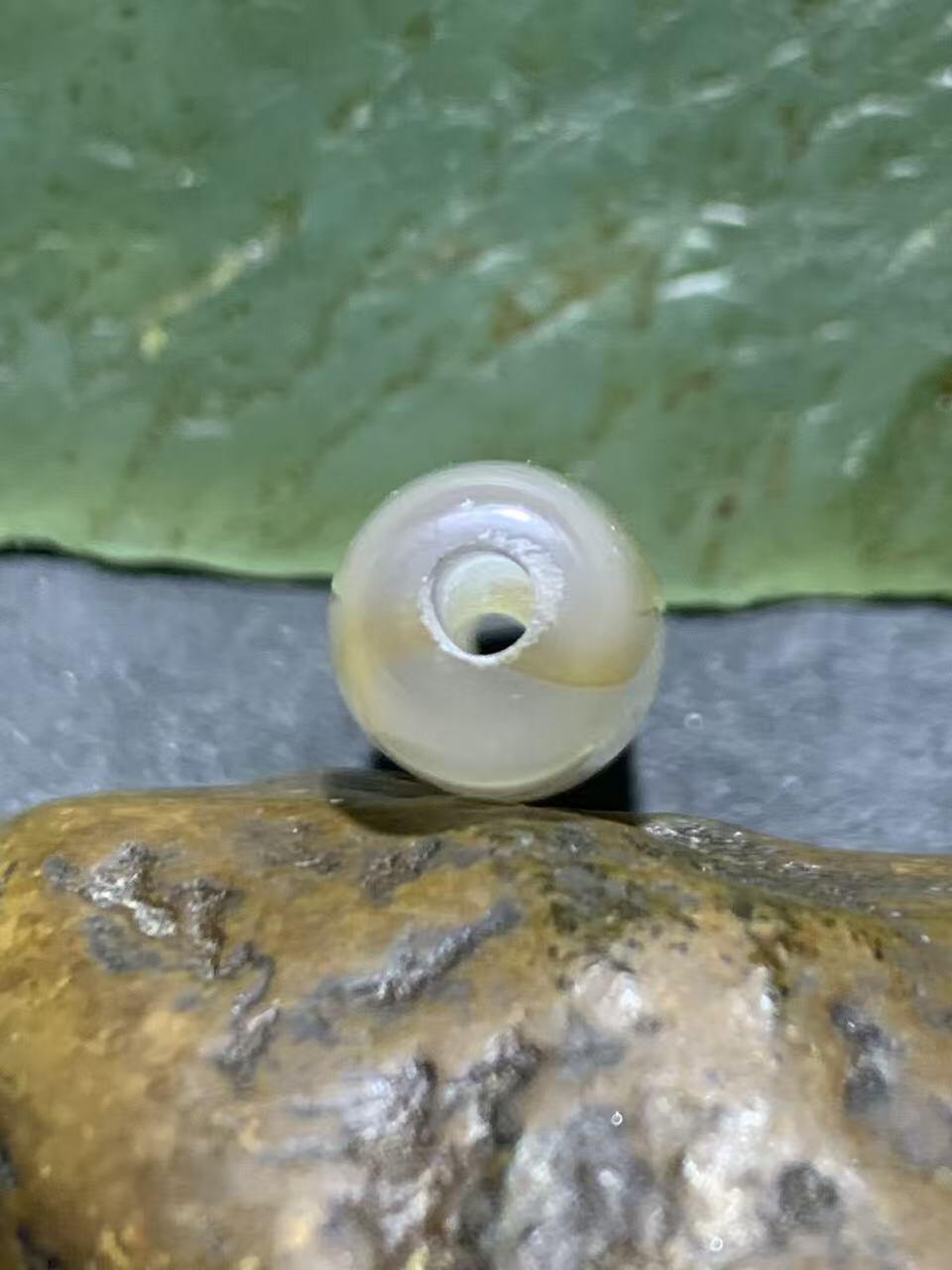 高玉化冻料巴西玛瑙通货桶珠一颗，，