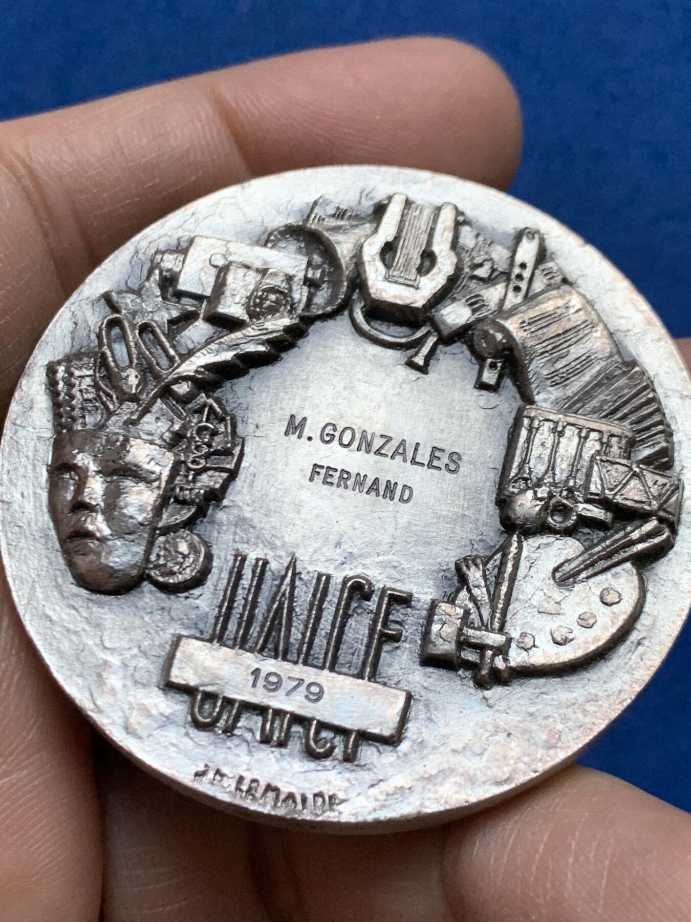 《竞宝斋》第453场 周日，周一 2场连拍 （全场包邮，欢迎送拍） 法国铁路员工文艺与知识分子联合会镀银铜章 1980 丰饶角铜标 82.75克 49.6mm 带盒