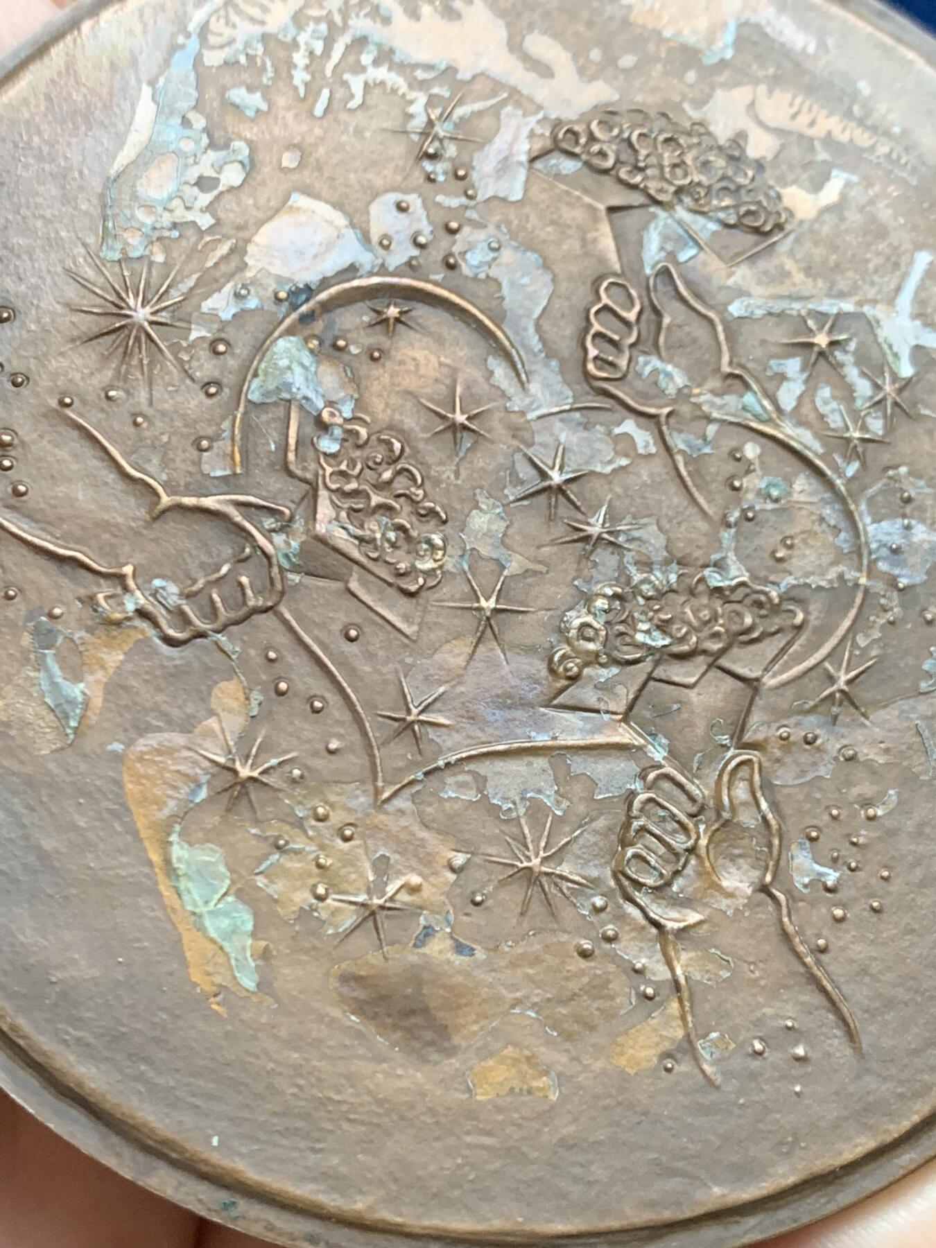 《竞宝斋》第453场 周日，周一 2场连拍 （全场包邮，欢迎送拍） 法兰西共和国总统勒内·科蒂夫人肖像章 181.1克 79.8mm 丰饶角铜标