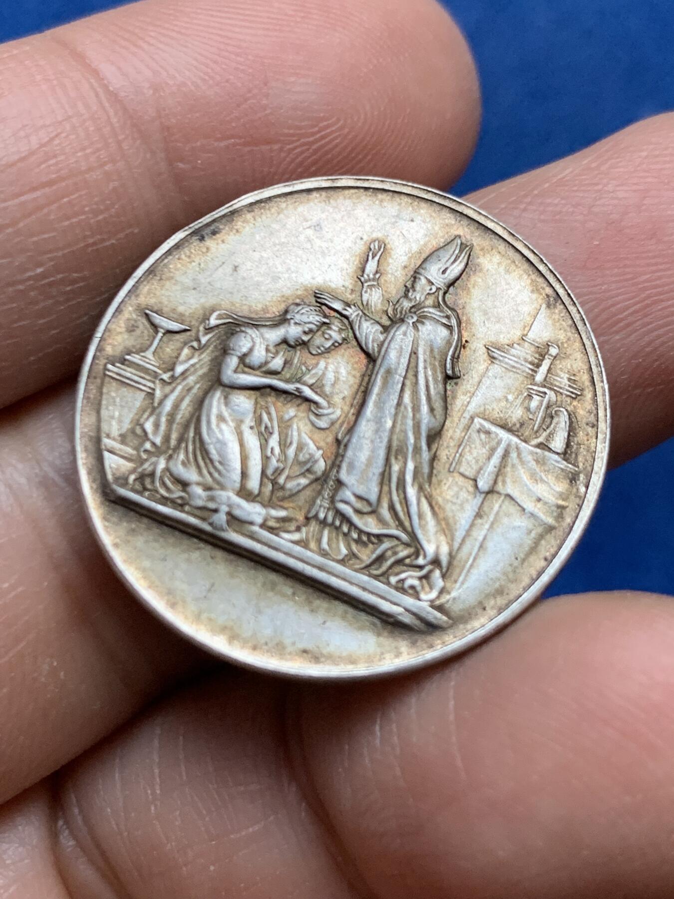 《竞宝斋》第453场 周日，周一 2场连拍 （全场包邮，欢迎送拍） 法国婚姻与爱情纪念银章 背面无刻字 9.9克 27.2mm 丰饶角银标