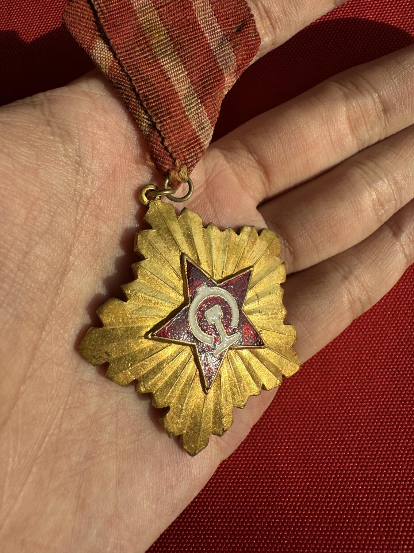 五哥徽章群   30号周二晚上八点4群联拍 铜章