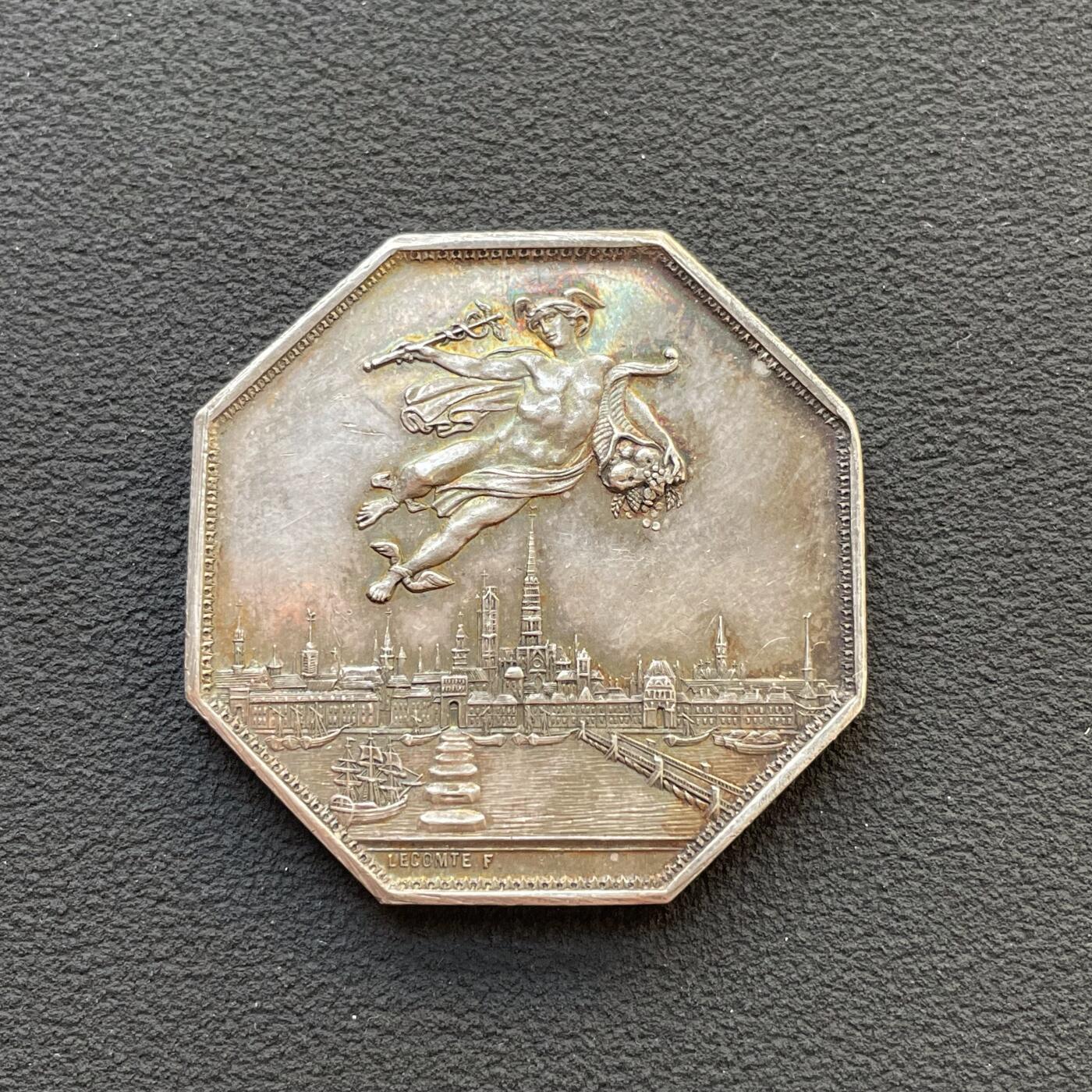 「木头集藏」章牌专场-第65场 法国诺曼底商会银章  直径：34 mm，16.9g，无边铭，彩色氧化，品相不错。