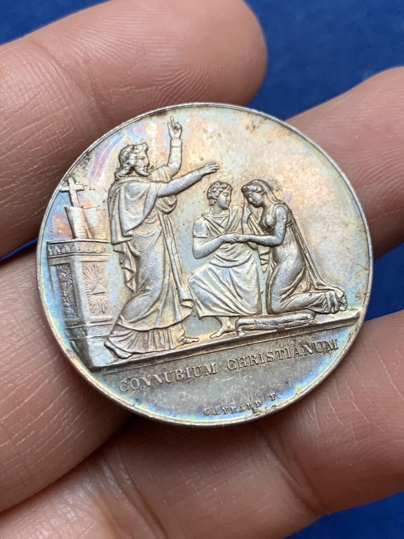 《竞宝斋》第453场 周日，周一 2场连拍 （全场包邮，欢迎送拍） 法国婚姻与爱情纪念银章 背面无刻字 16.3克 32mm 丰饶角1银标