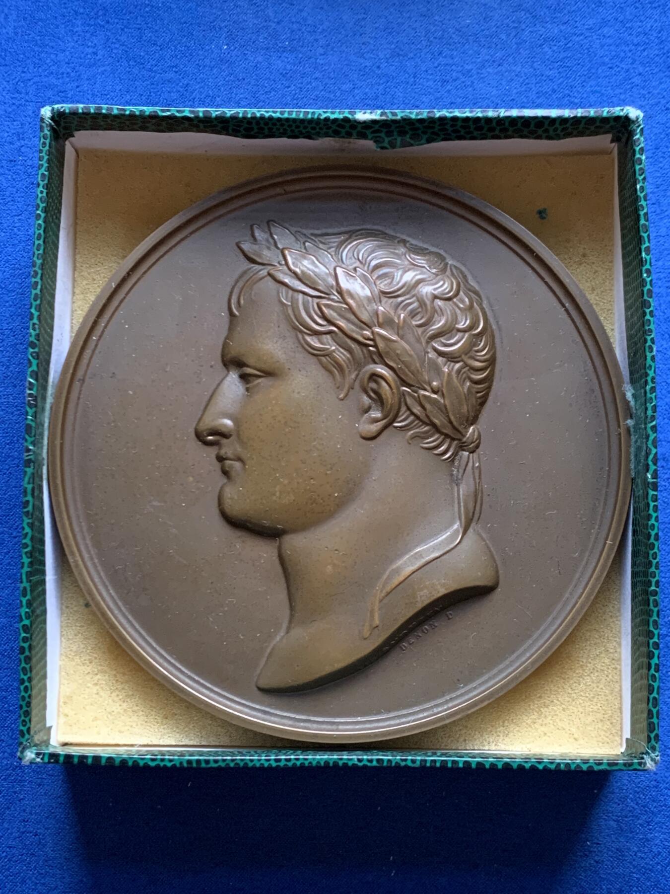 《竞宝斋》第453场 周日，周一 2场连拍 （全场包邮，欢迎送拍） 法国拿破仑罗马王洗礼大铜章，少见超大尺寸版本，直径113mm，重量644.4g，带盒子，细节见图