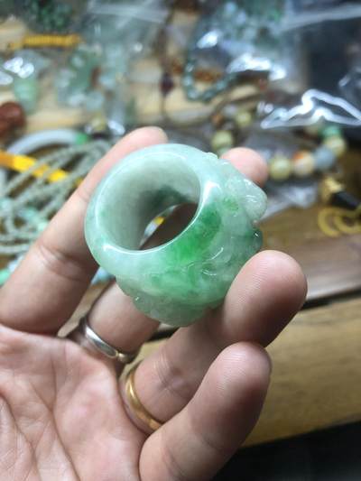 翡翠绿扳指  - 翡翠绿扳指 