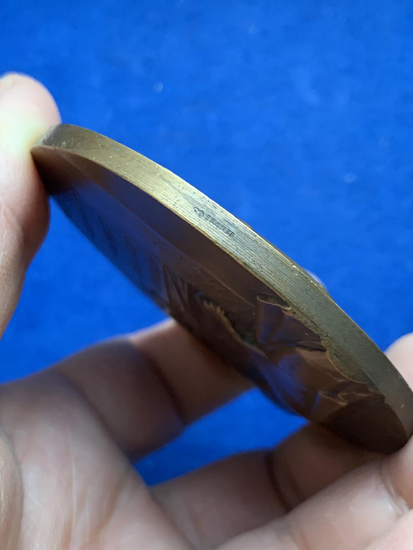 《竞宝斋》第453场 周日，周一 2场连拍 （全场包邮，欢迎送拍） 法国库尔曼公司总裁雷蒙·贝尔纪念大铜章 166.5克 67mm 丰饶角铜标