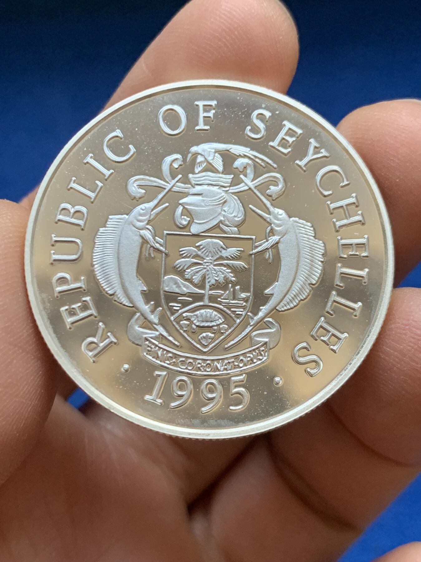 《竞宝斋》第453场 周日，周一 2场连拍 （全场包邮，欢迎送拍） 塞舌尔1995年纪念1996年奥运会25卢比银币 925银 31.3克