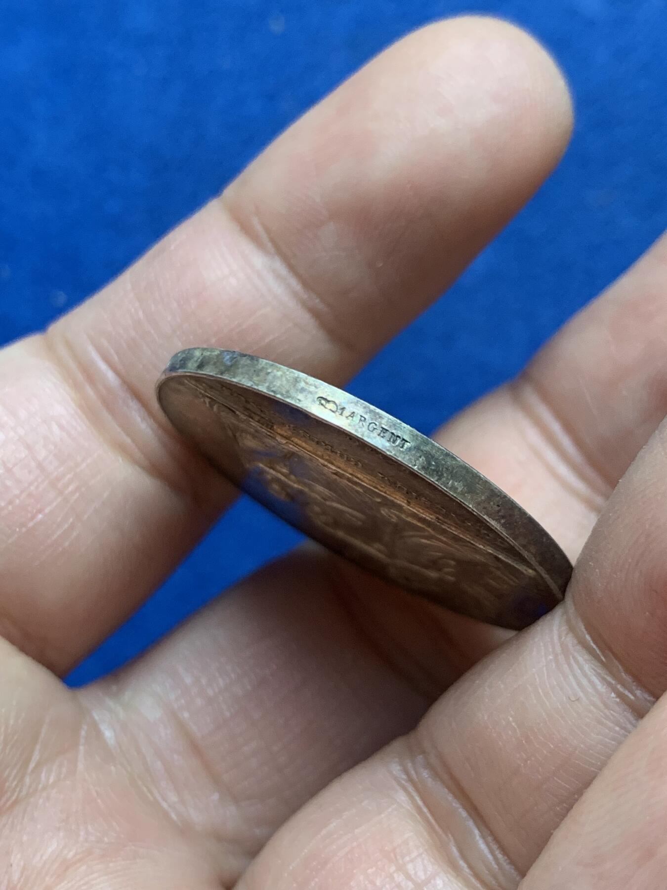 《竞宝斋》第453场 周日，周一 2场连拍 （全场包邮，欢迎送拍） 法国婚姻与爱情纪念银章 背面无刻字 16.3克 32mm 丰饶角1银标