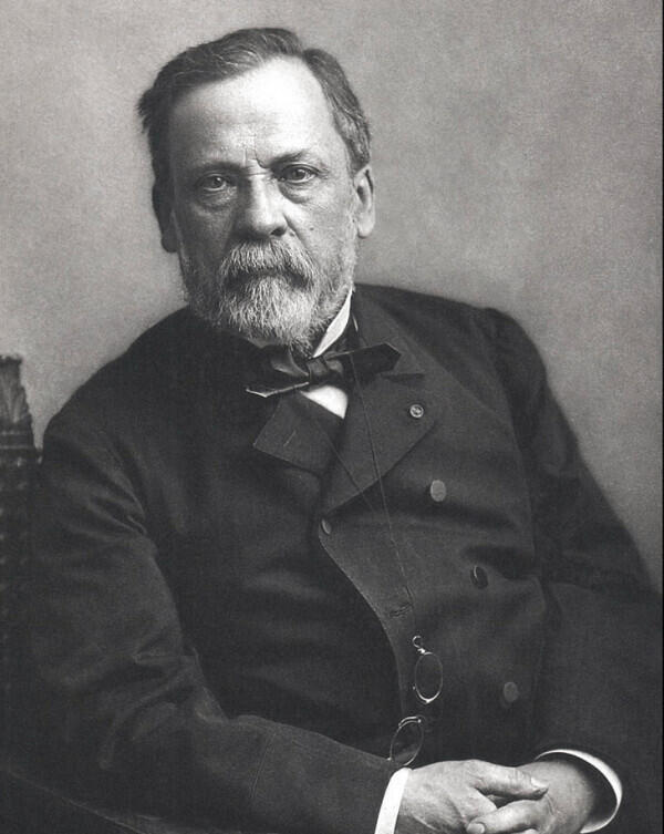 「木头集藏」章牌专场-第65场 G.Prud'homme～1922年法国纪念 路易·巴斯德 百年诞辰银章，直径：27 mm，10g，边铭：丰饶角 2 ARGENT，少见名家作品，品相不错。路易斯·巴斯德，1822年12月27日-1895年9月28日，出生于法国东部多尔镇，博士研究生毕业于巴黎大学，免疫学和卫生防疫学的奠基人，法国化学家和微生物学家。