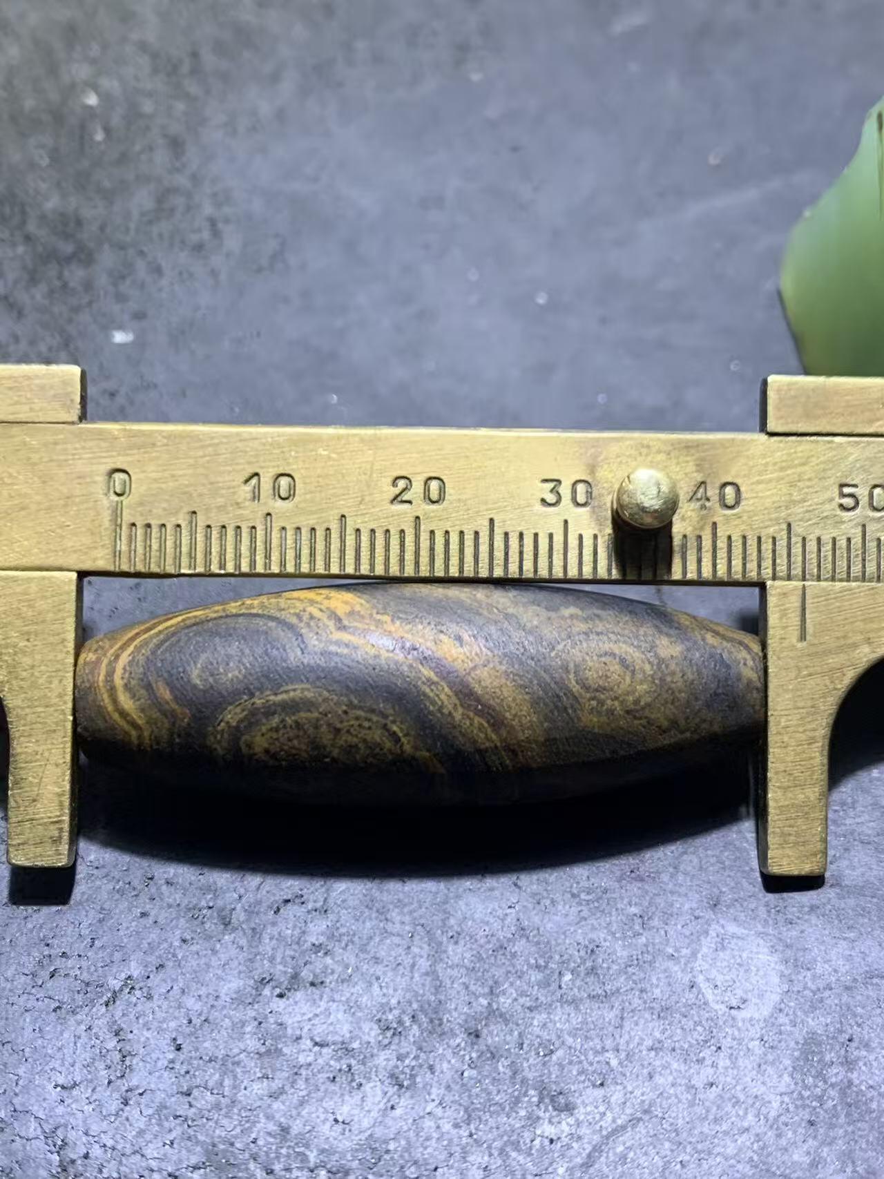 天然精美亚光九眼页岩8字天眼纹天珠一个