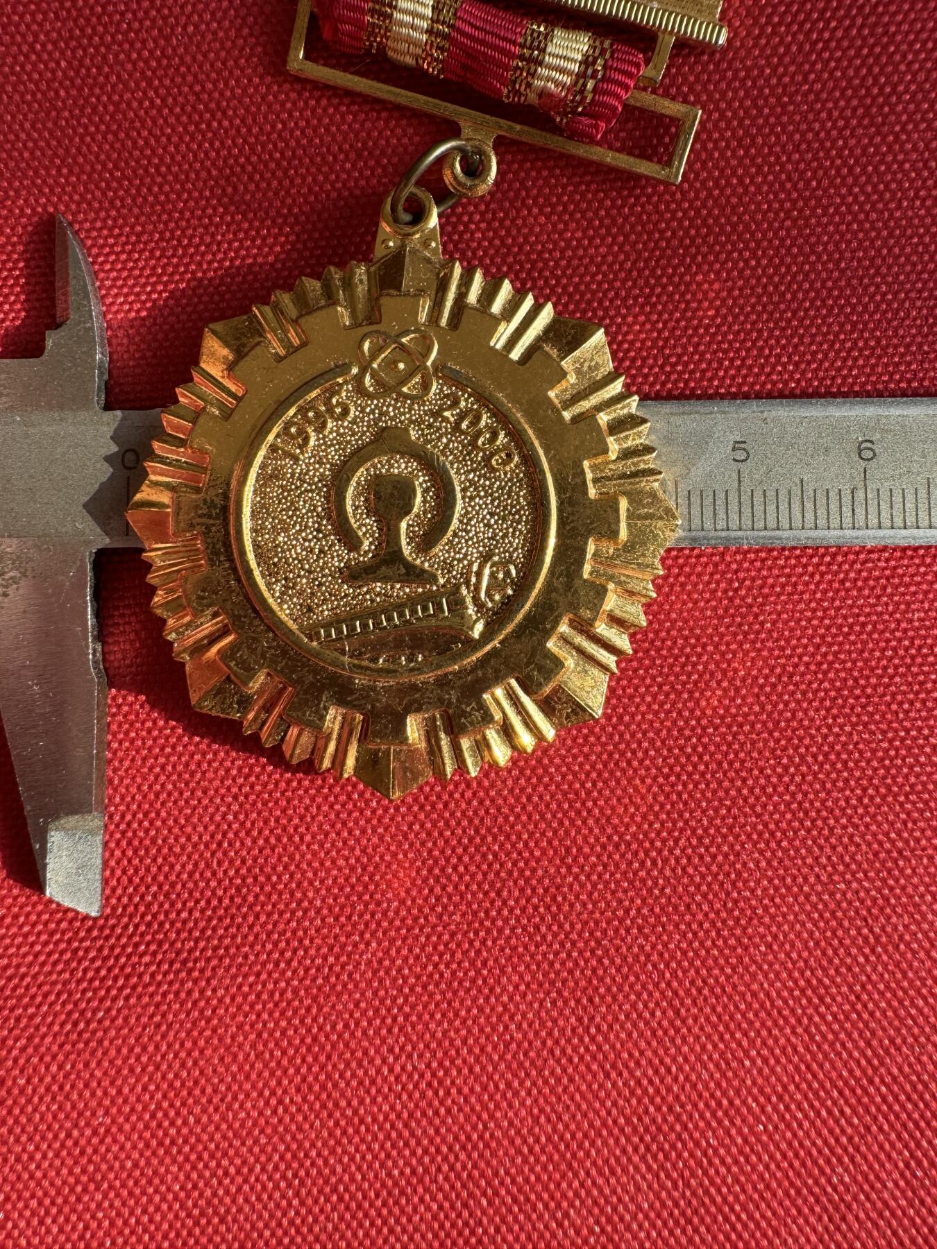 五哥徽章群   30号周二晚上八点4群联拍 铜章