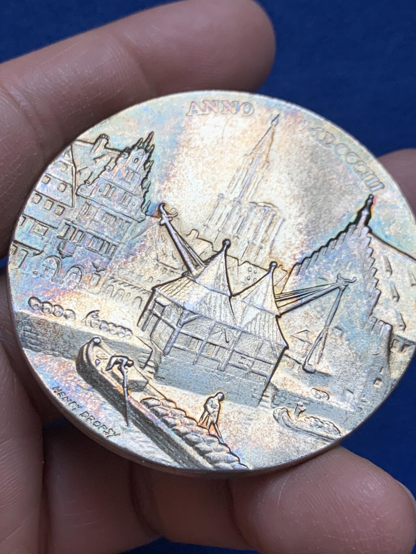 《竞宝斋》第453场 周日，周一 2场连拍 （全场包邮，欢迎送拍） 致法兰西共和国总统勒内·科蒂先生 斯特拉斯堡商会银质纪念章 72.65克 53.6mm 野猪头银标