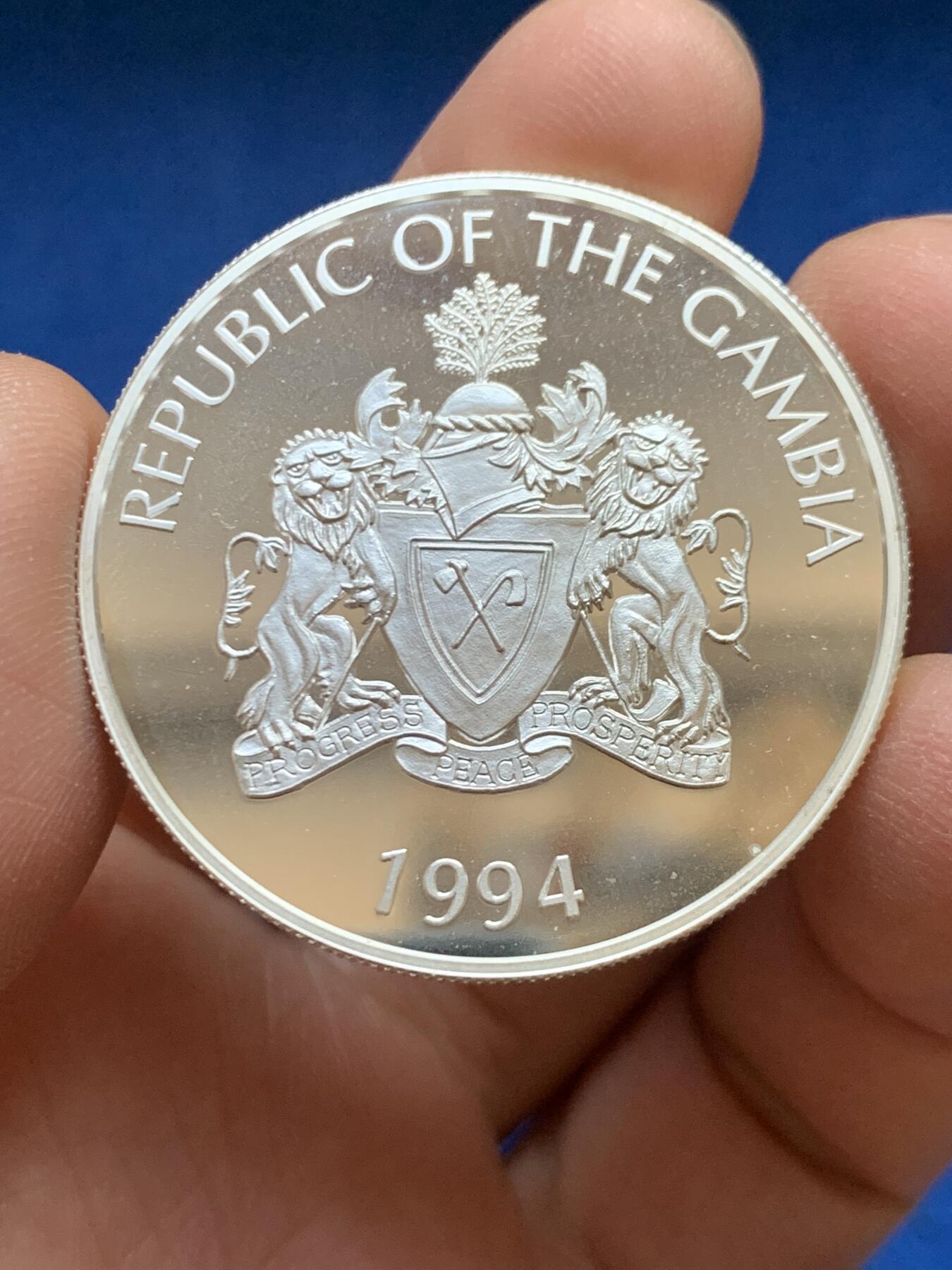 《竞宝斋》第453场 周日，周一 2场连拍 （全场包邮，欢迎送拍） 冈比亚1994年亚特兰大奥运会大银币 31.5g 925银