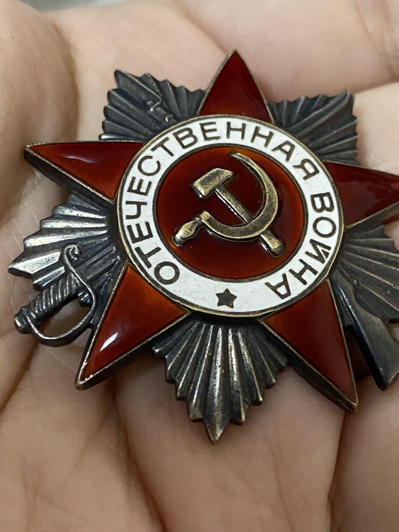 苏联勋章奖章1月5日晚上九点结束在麦稀奇 找不到的加我qq或者微信都是184277308备注苏章拍卖。最好加微信群每次都会通知还有提前可以一口价的 最近会持续拍卖一些东西。