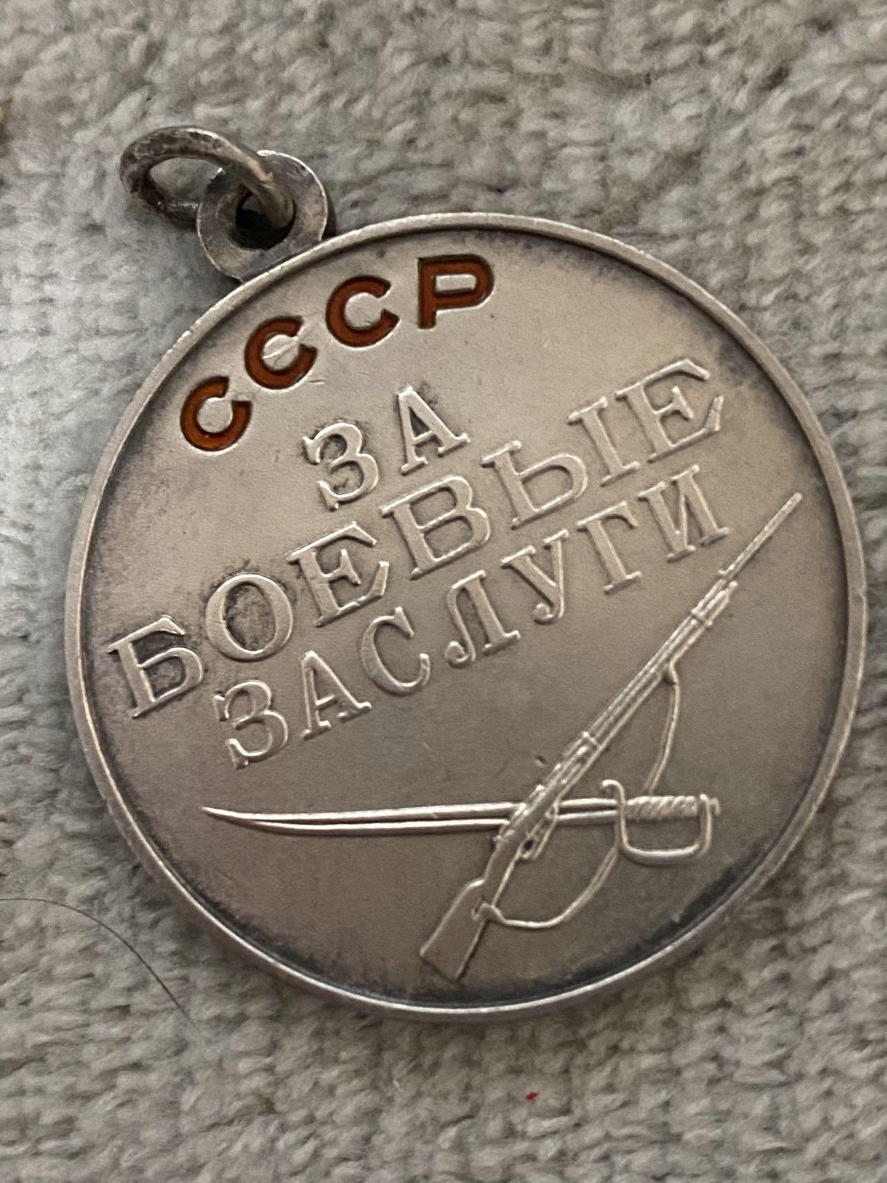 苏联勋章奖章1月5日晚上九点结束在麦稀奇 找不到的加我qq或者微信都是184277308备注苏章拍卖。最好加微信群每次都会通知还有提前可以一口价的 最近会持续拍卖一些东西。