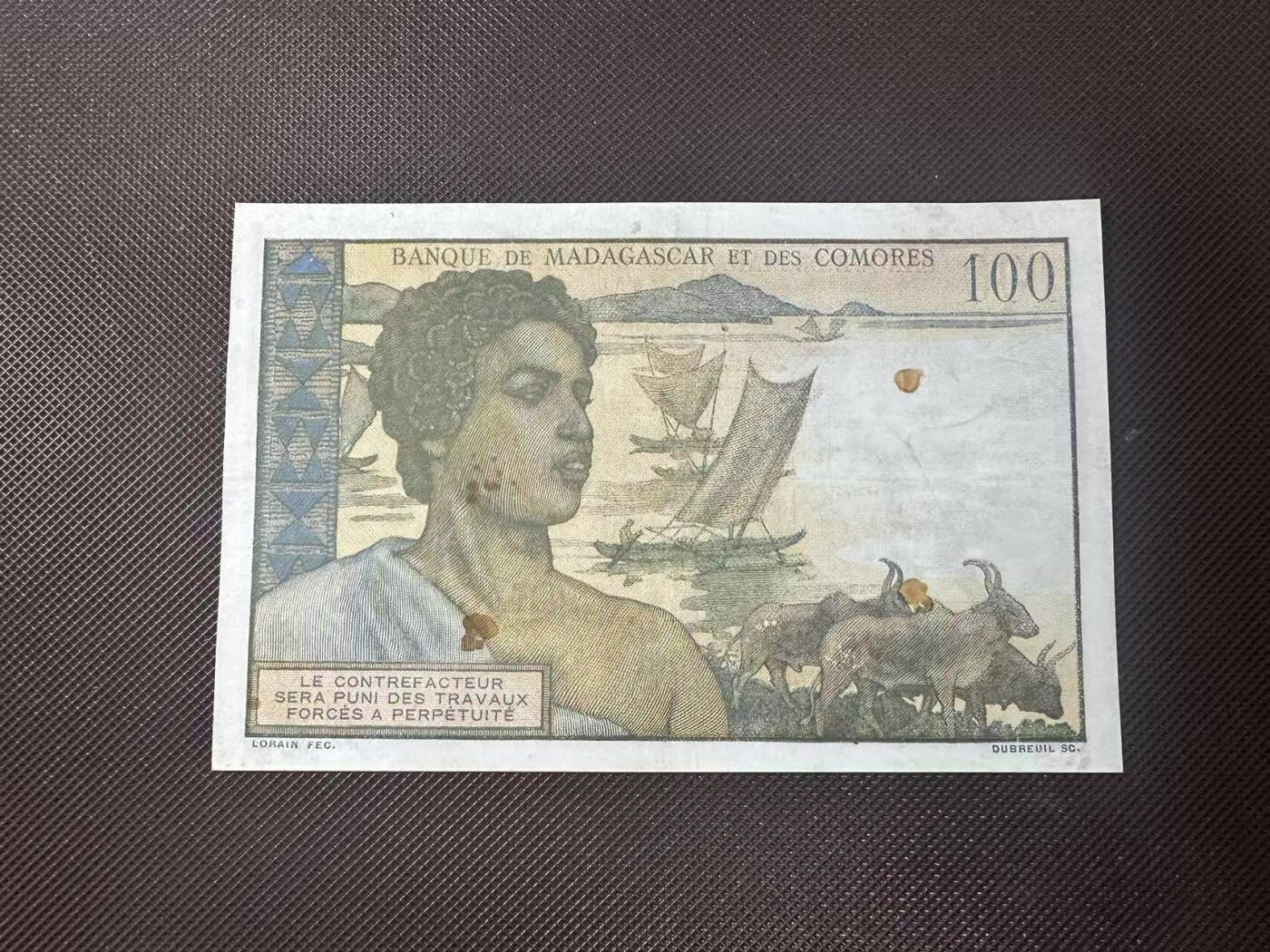 喜羊羊钱币收藏2025第11期(流通品相场) 	科摩罗	P-3b 1960-63年100法郎		品相如图		M.2933 090		