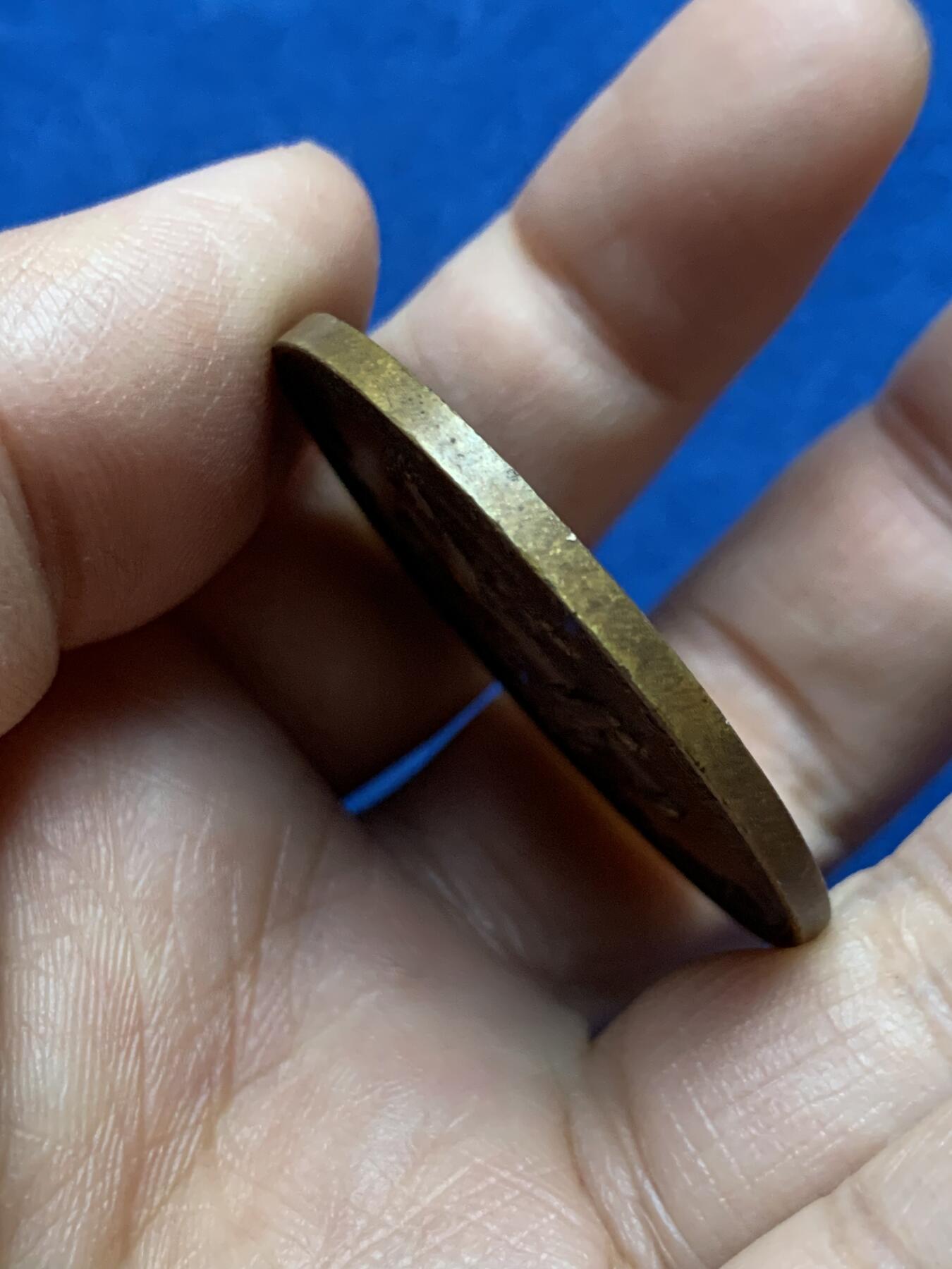 《竞宝斋》第453场 周日，周一 2场连拍 （全场包邮，欢迎送拍） 1912年拉赛尔学校体操比赛高浮雕拿剑狮子铜章 23.2克 40.5mm 带盒 细节见图