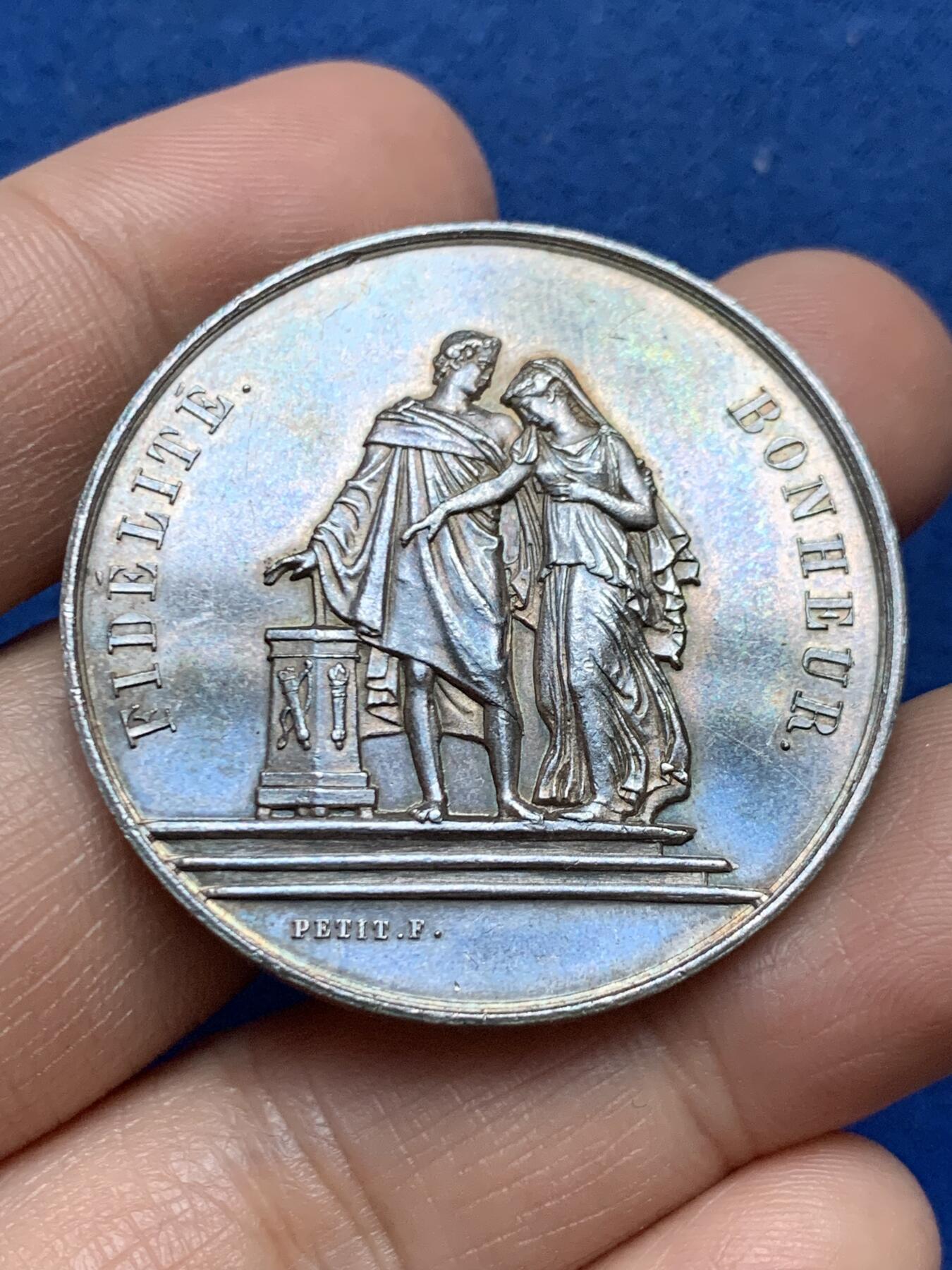 《竞宝斋》第453场 周日，周一 2场连拍 （全场包邮，欢迎送拍） 法国婚姻与爱情纪念银章 背面花体字漂亮 1881 丰饶角银标 24.4克 39.2mm