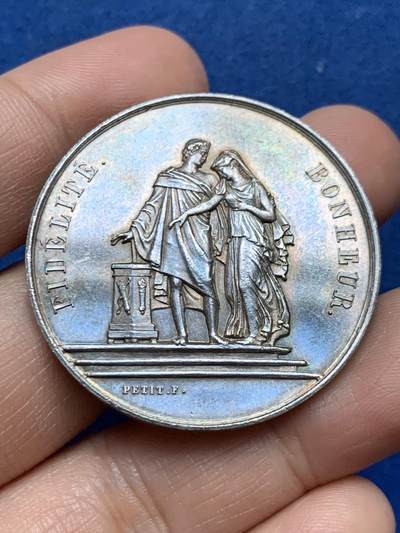 《竞宝斋》第453场 周日，周一 2场连拍 （全场包邮，欢迎送拍） - 法国婚姻与爱情纪念银章 背面花体字漂亮 1881 丰饶角银标 24.4克 39.2mm