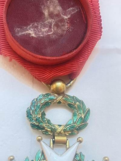 苏联勋章奖章1月5日晚上九点结束在麦稀奇 找不到的加我qq或者微信都是184277308备注苏章拍卖。最好加微信群每次都会通知还有提前可以一口价的 最近会持续拍卖一些东西。 法国荣誉军团勋章 （代拍）珐琅基本完整 有些小瑕疵无伤大雅 完美主义者绕行 非常漂亮