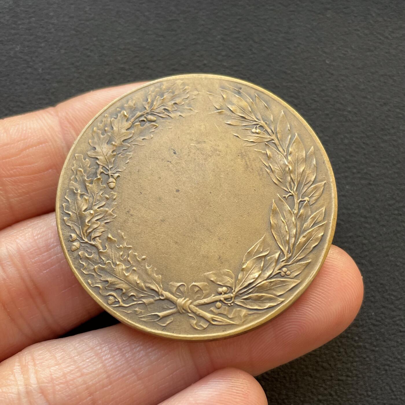 「木头集藏」章牌专场-第65场 法国钓鱼协会铜章，直径：41 mm，33.8 g，边铭：三角厂铭 BRONZE，少见钓鱼题材，品相不错。