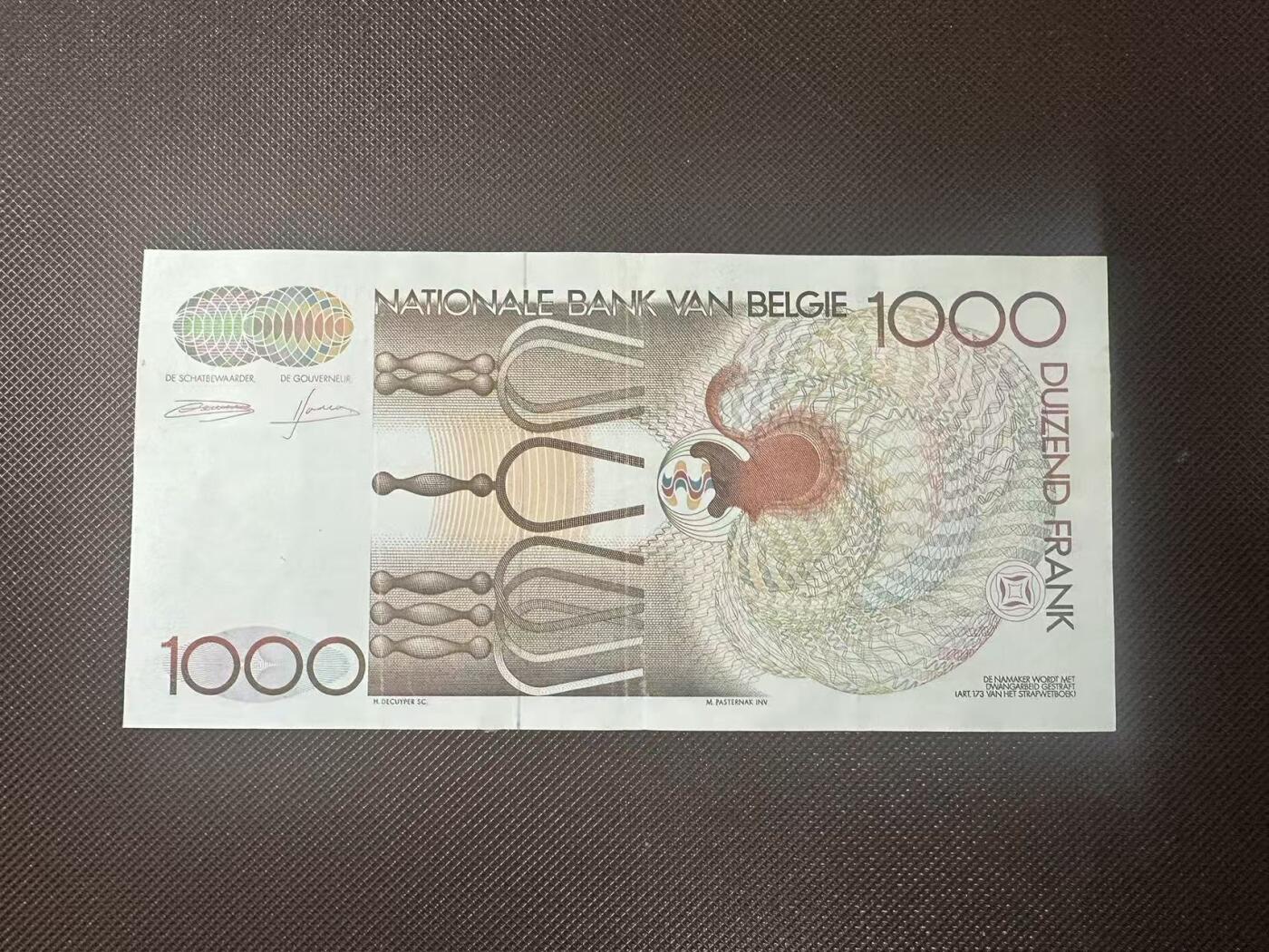 喜羊羊钱币收藏2025第11期(流通品相场) 	比利时	P-144 1980-96年1000法郎		品相如图				61001412226			