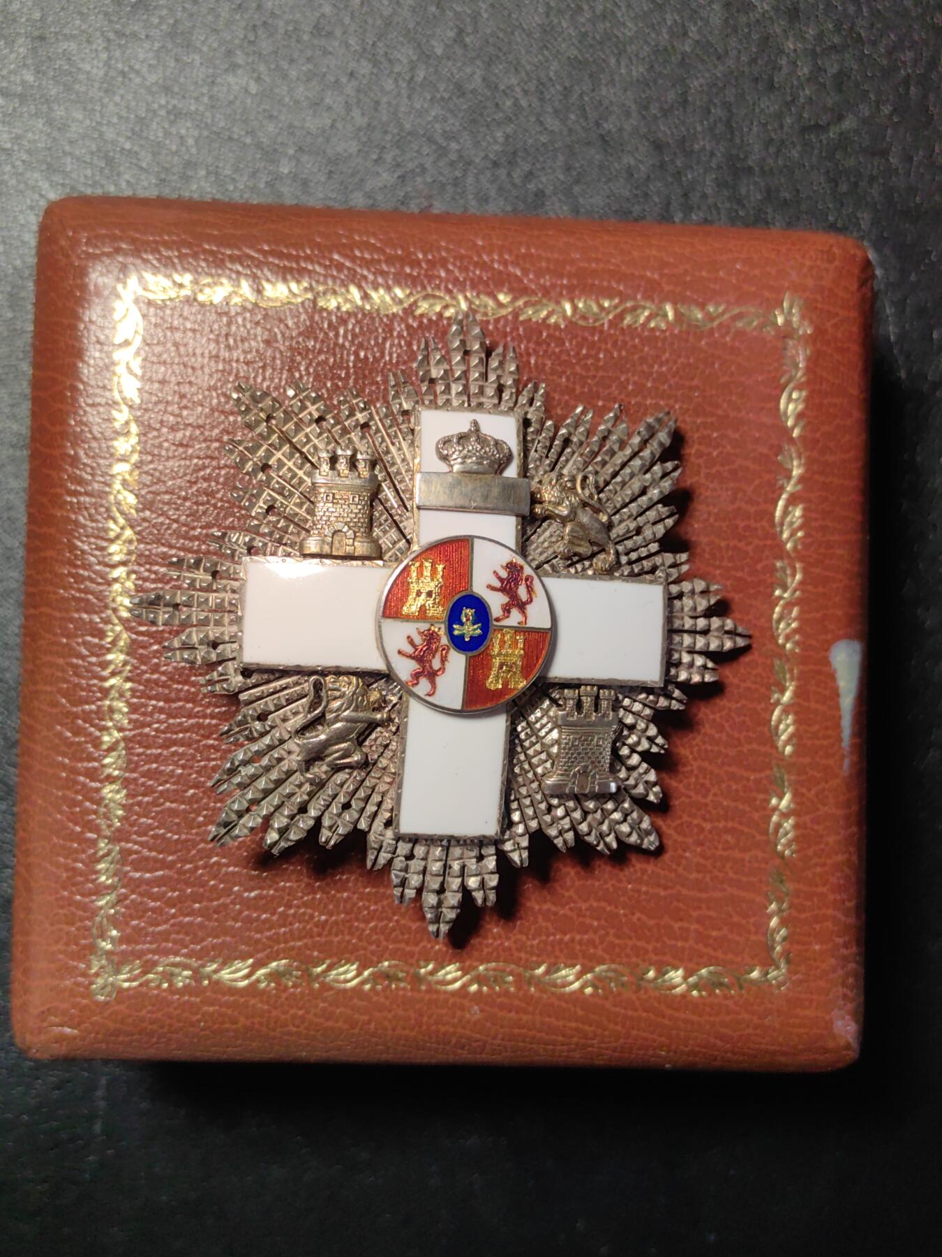 靖甫拍卖新拍第一场 西班牙军事功勋勋章 带原盒