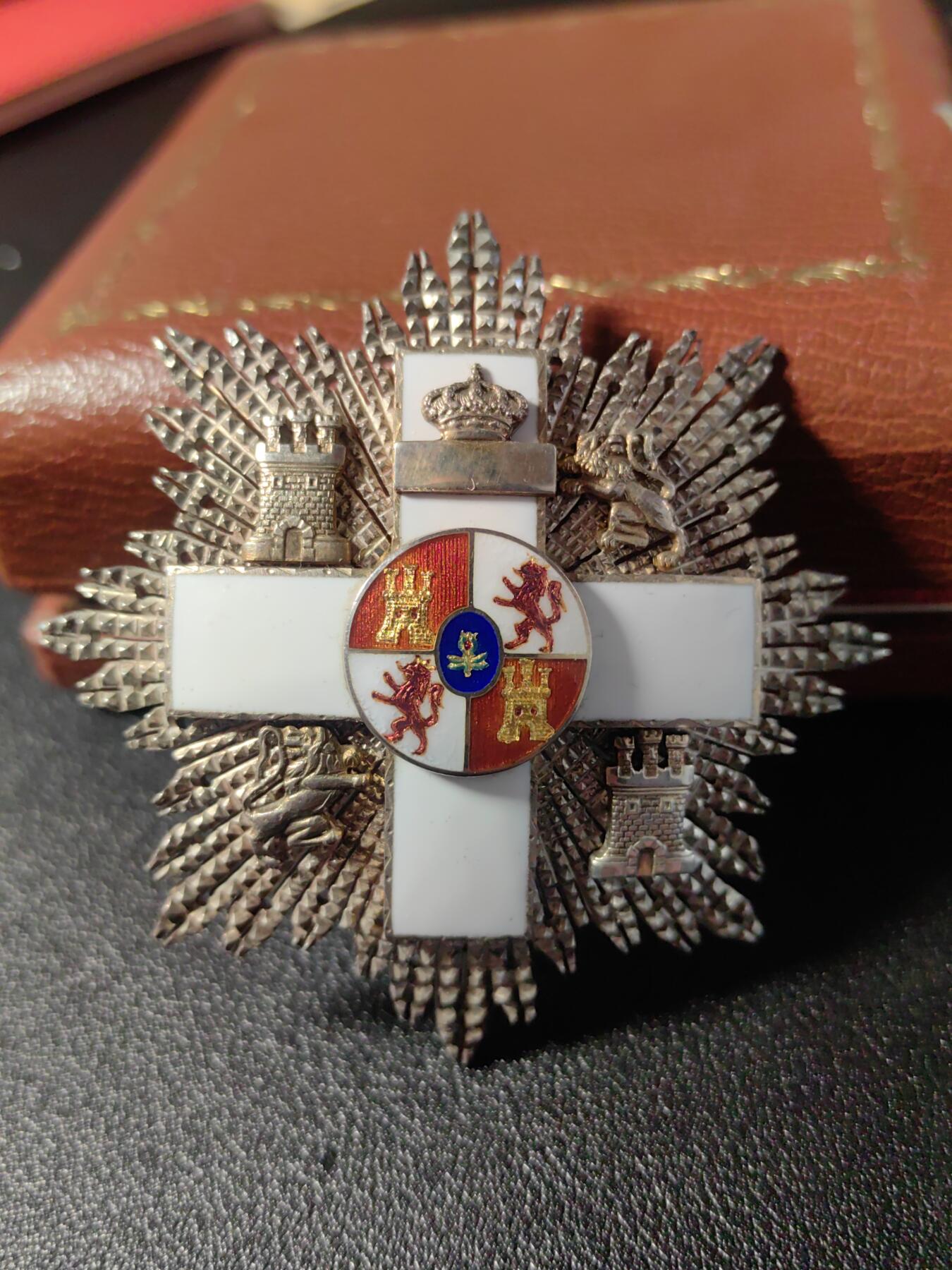 靖甫拍卖新拍第一场 西班牙军事功勋勋章 带原盒